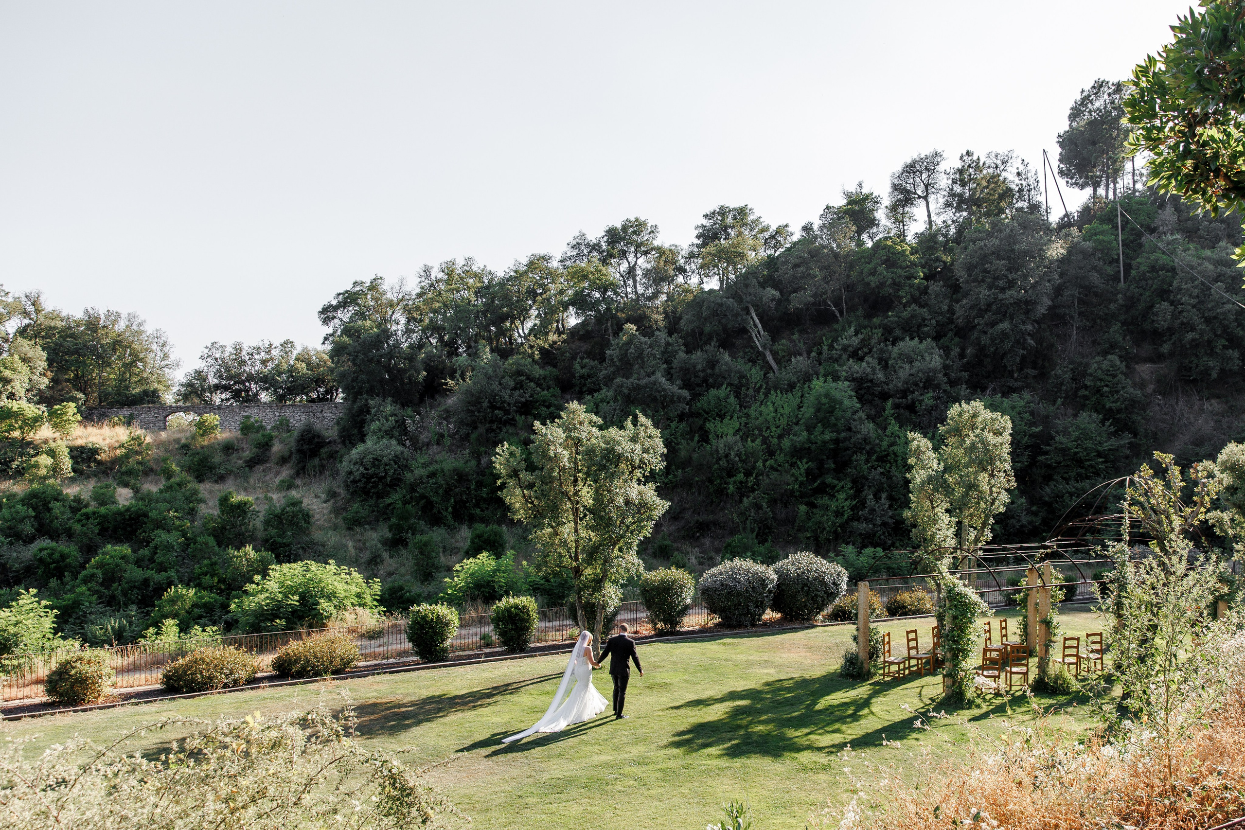 Romantic couple portraits at golden hour in Barcelona