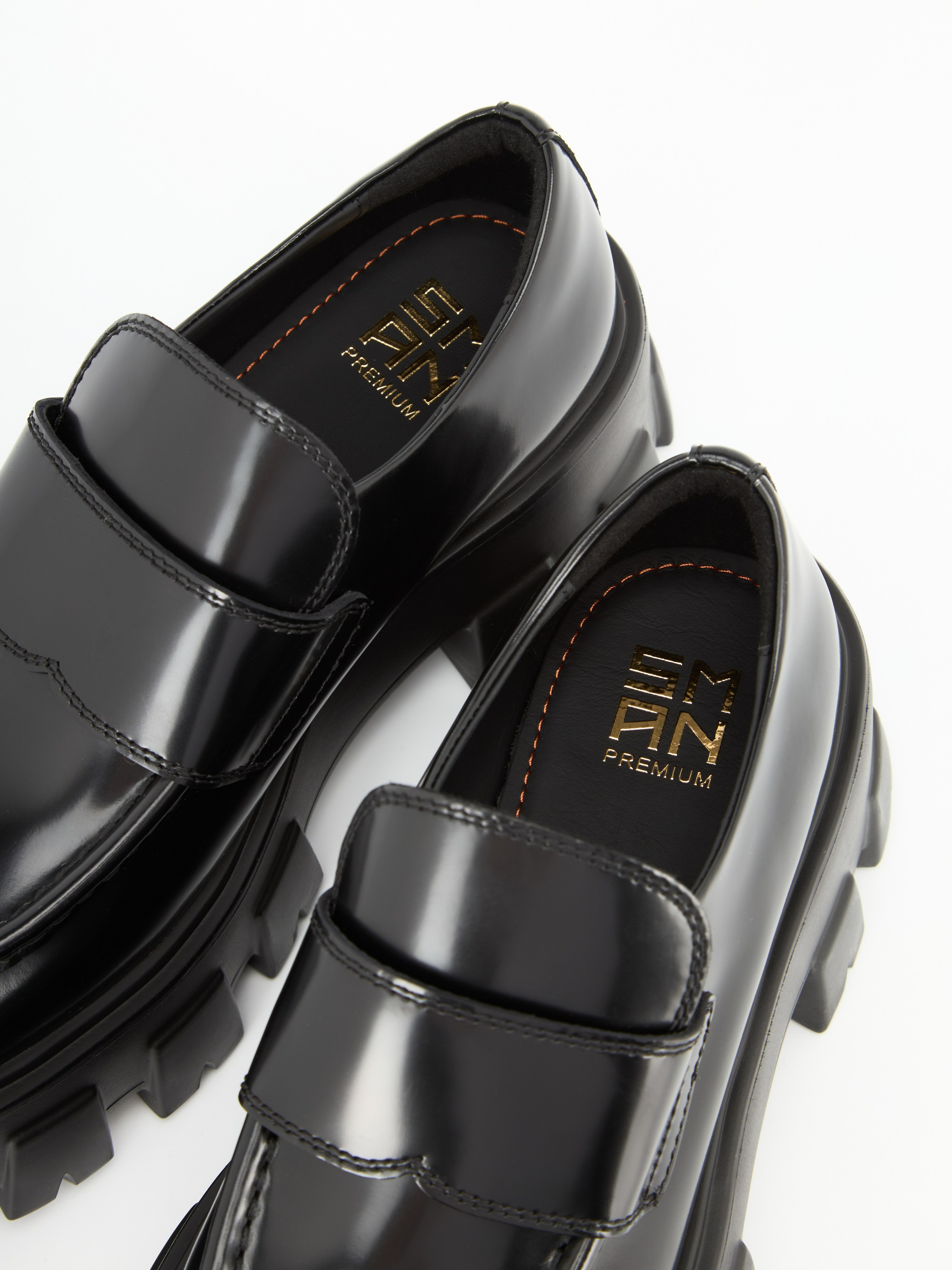 Съёмка обуви. Предметная фотосъемка в Алматы. Студия фото и видео съемки товаров