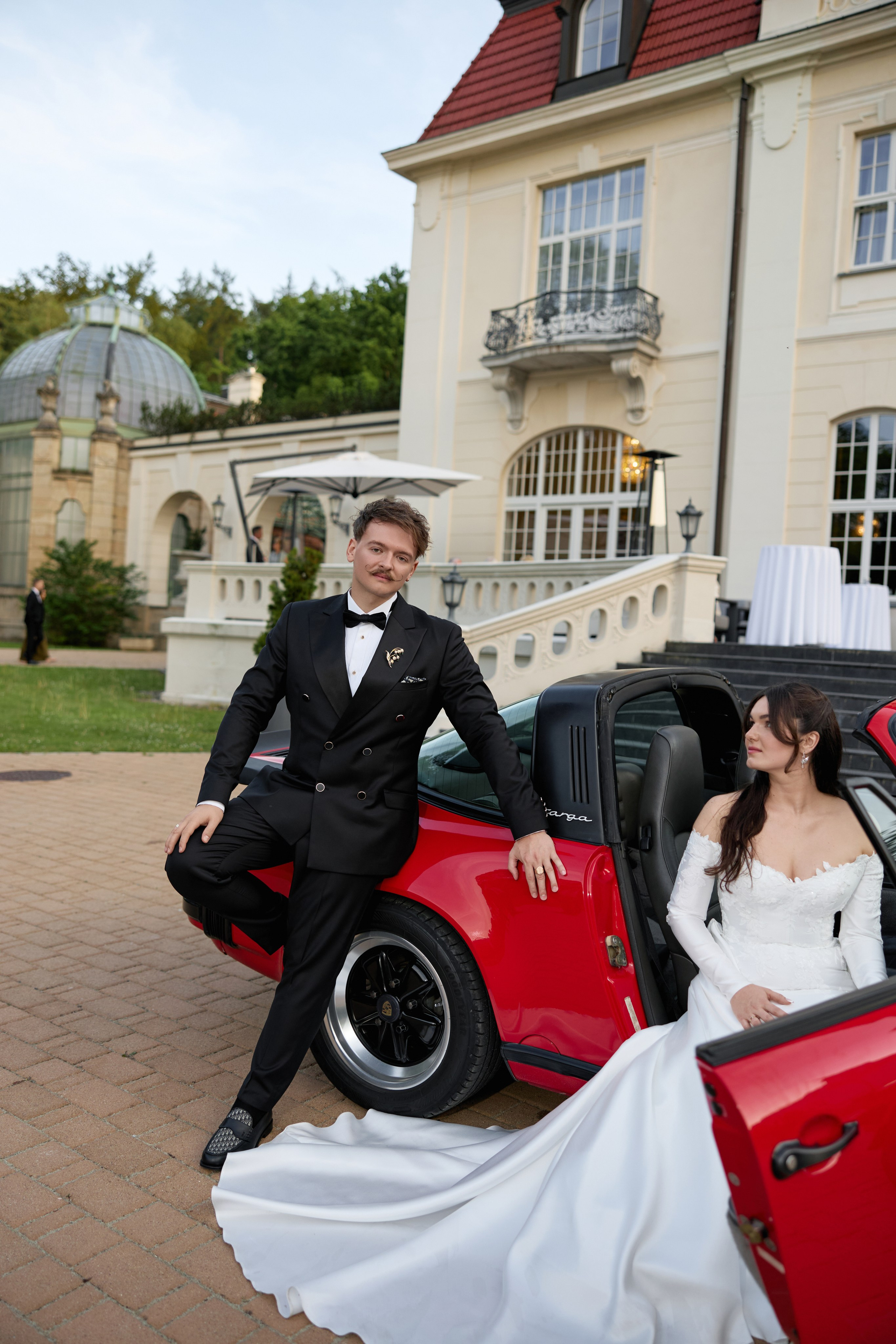 Wiktoria & Kacper. Pałac Goetz. Fotograf ślubny i rodzinny w Krakowie Yana Klymova