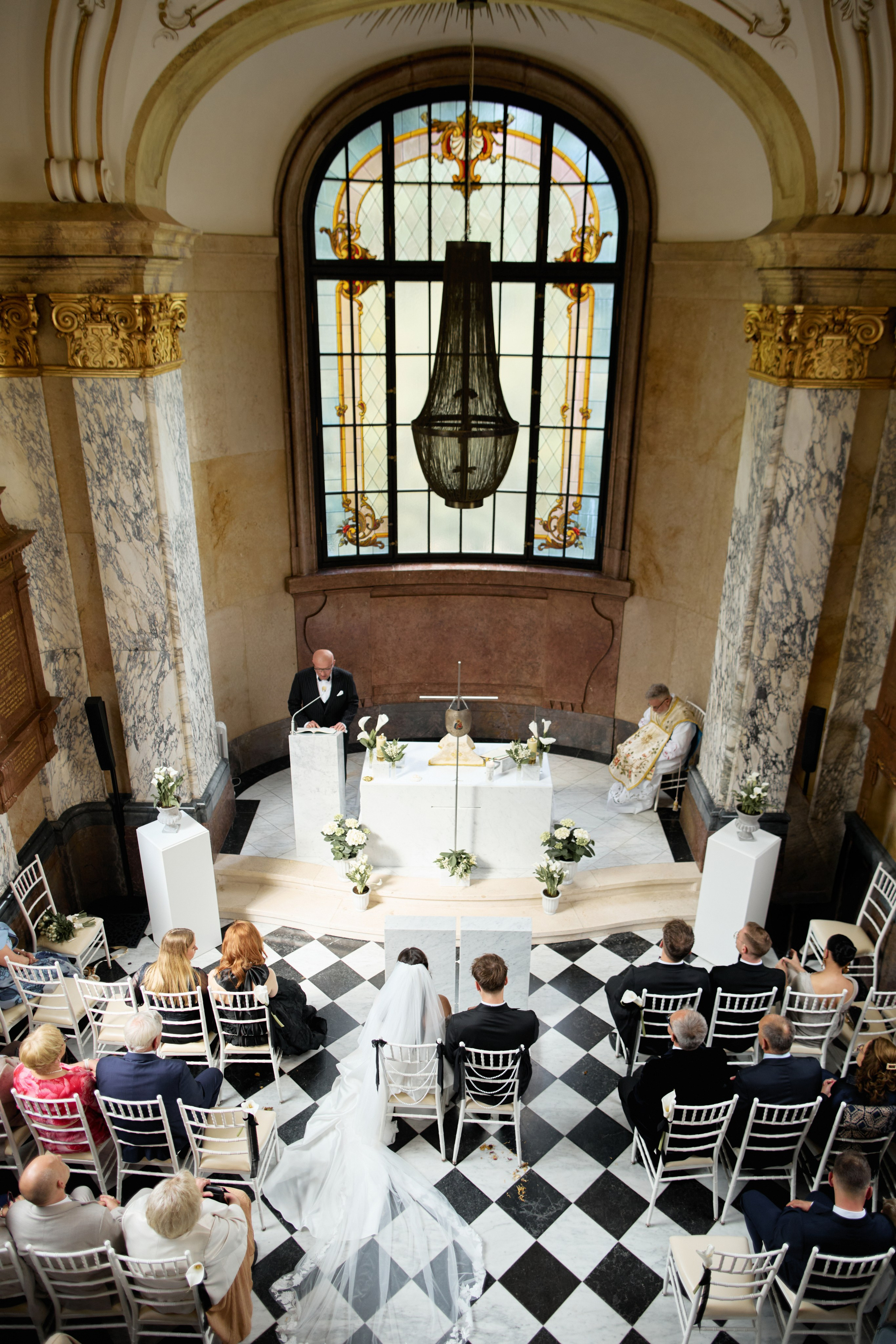 Wiktoria & Kacper. Pałac Goetz. Fotograf ślubny i rodzinny w Krakowie Yana Klymova