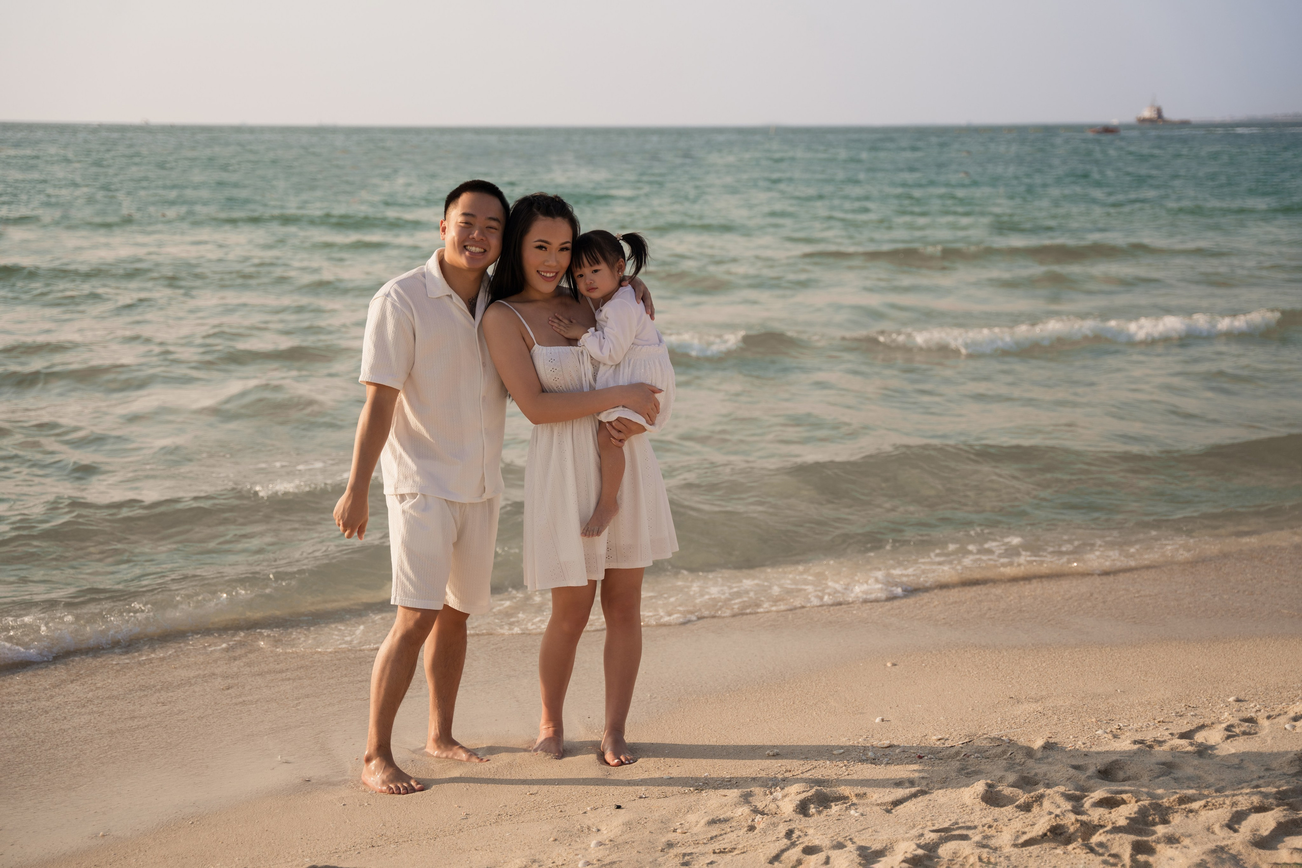 Sea breeze and giggles. Angela Iakovleva — Family Photographer in Dubai
