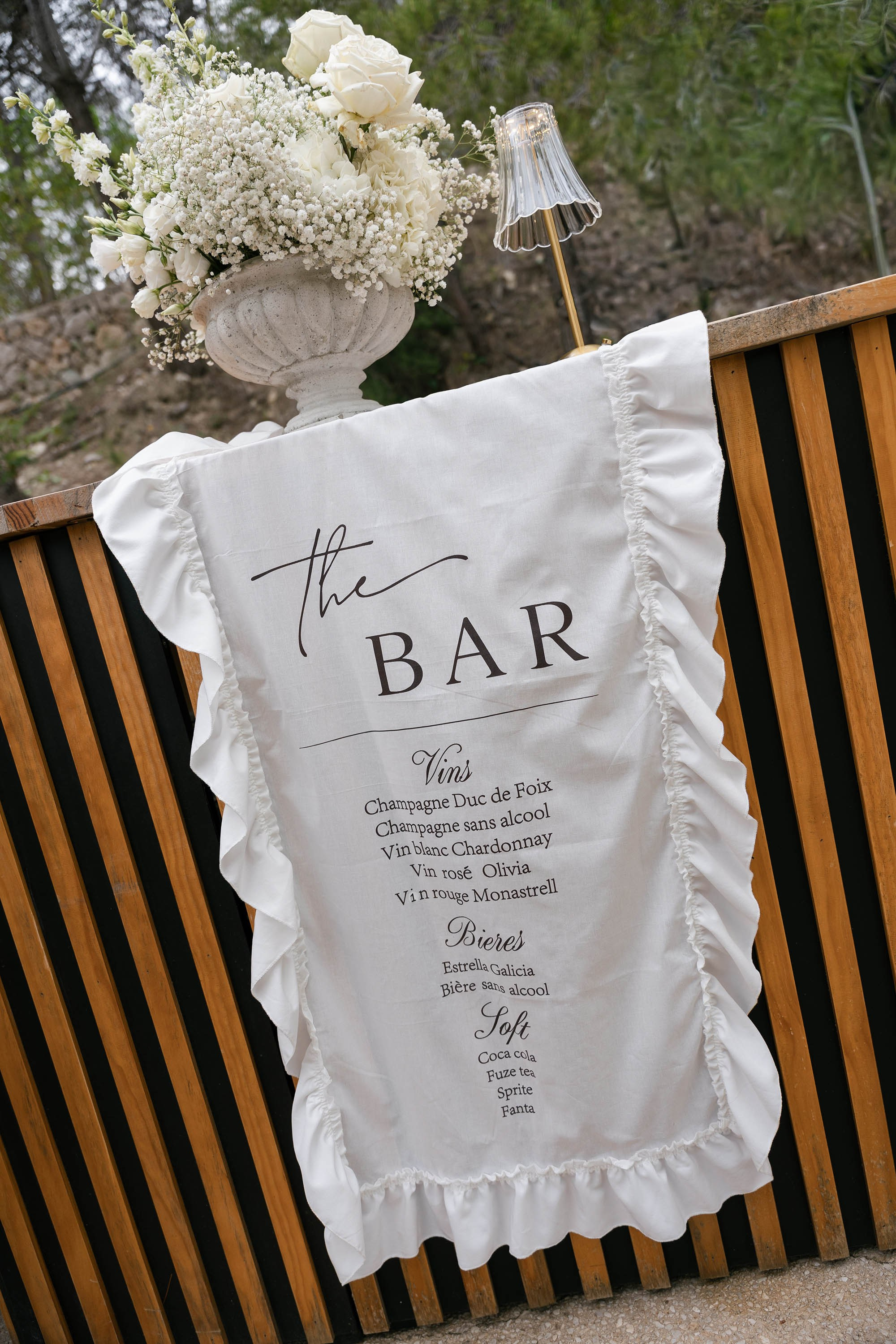 Sarah and Theo — VIVOOD. Fotógrafos de bodas de destino y creadores de contenido con base en España