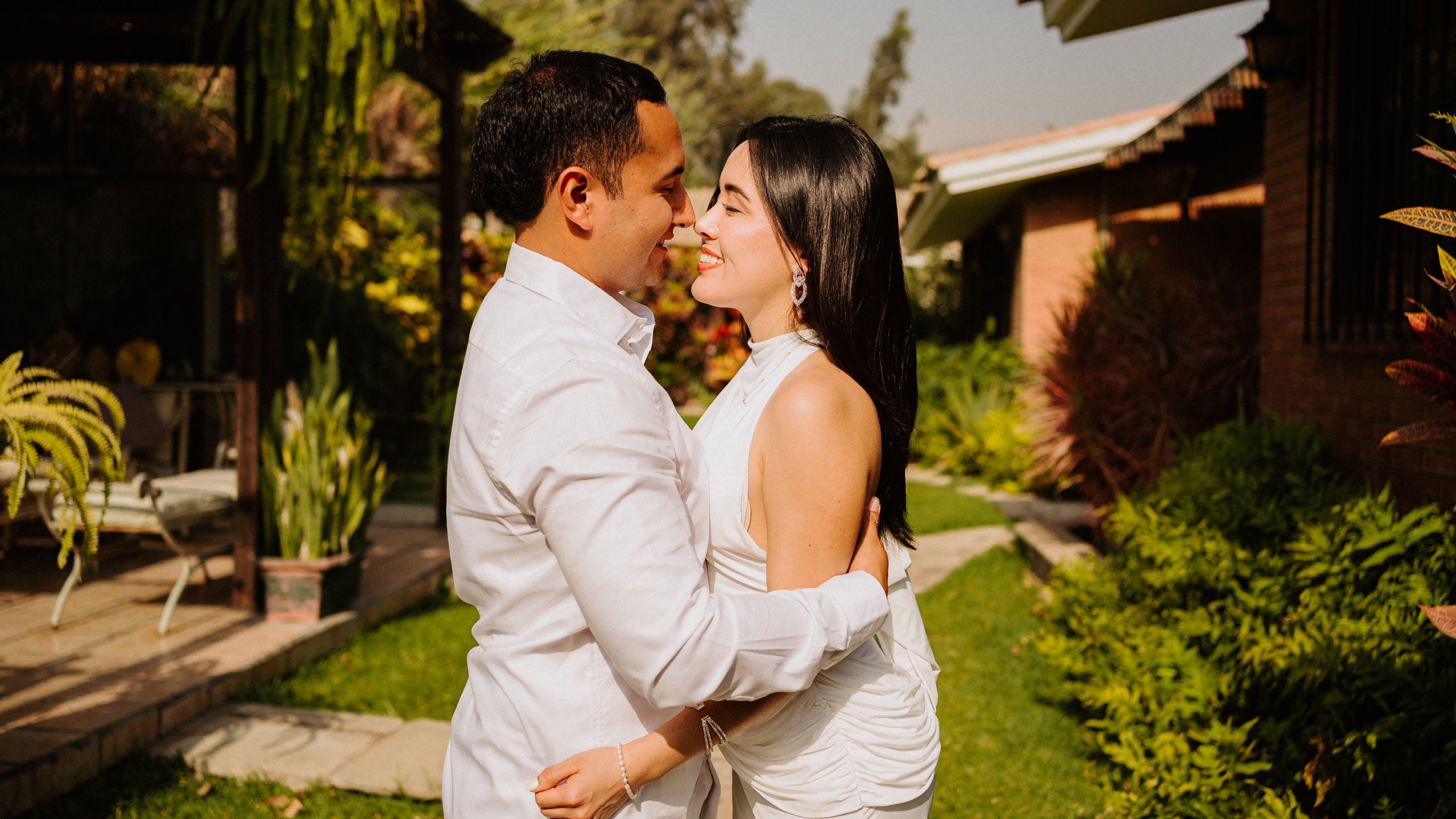 Alejandra y Brayan. Fotógrafo de Bodas en Lima | Ronhy Altamirano. Fotografía narrativa y cinematográfica para bodas, quinceañeras y eventos exclusivos