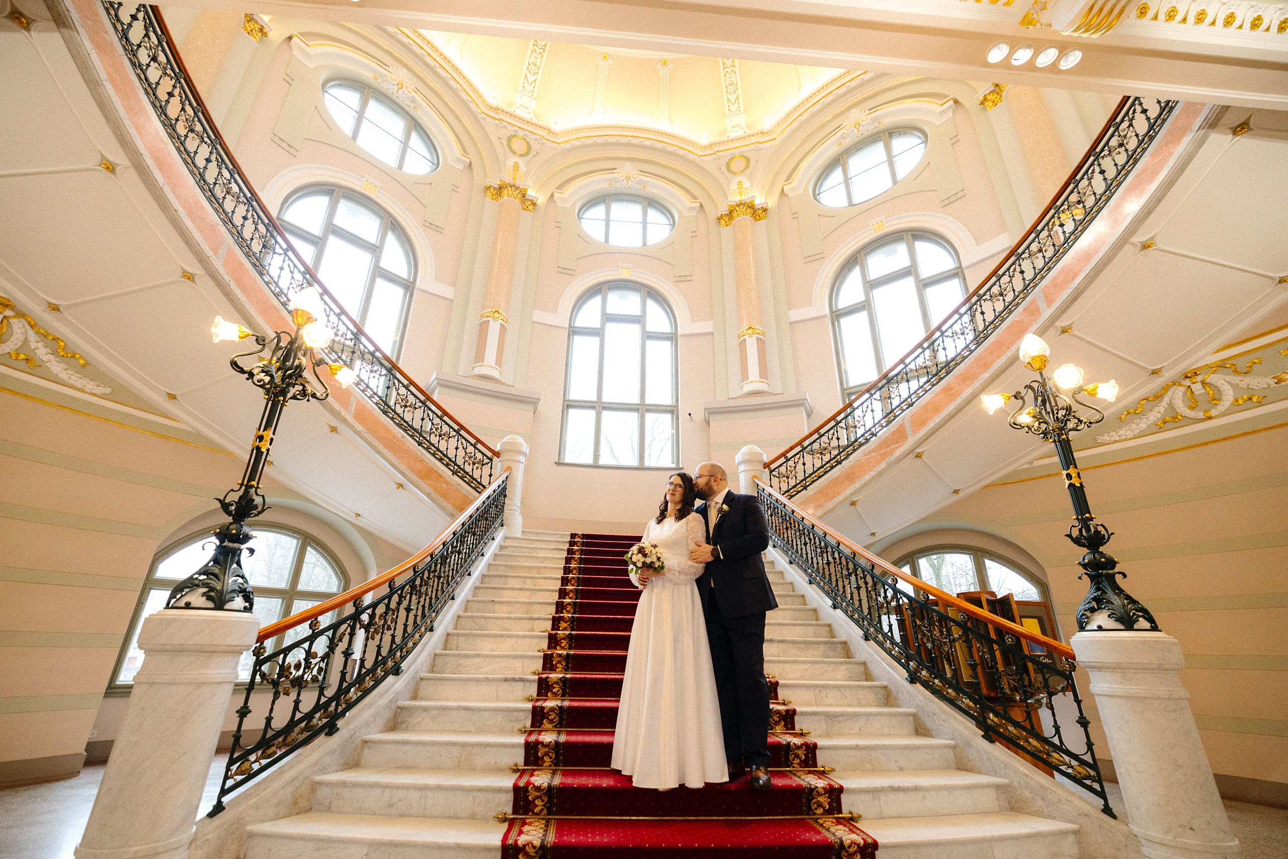 Зимняя свадебная фотосессия в музее искусств. Евгений Тимофеев | Свадебный и контент-фотограф и видеограф в Риге
