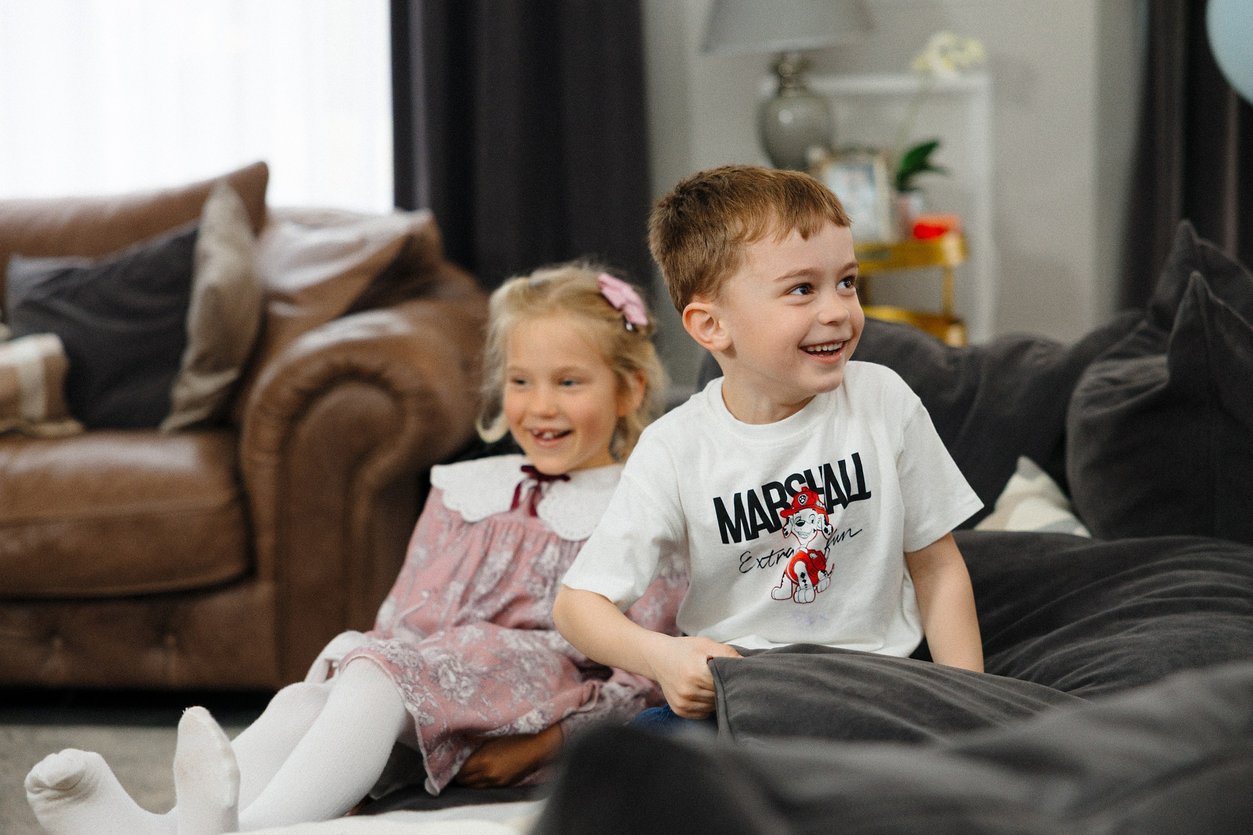 Фотосъёмка детского дня рождения с аниматором и фольгированной дискотекой в Риге. Евгений Тимофеев | Свадебный и контент-фотограф и видеограф в Риге