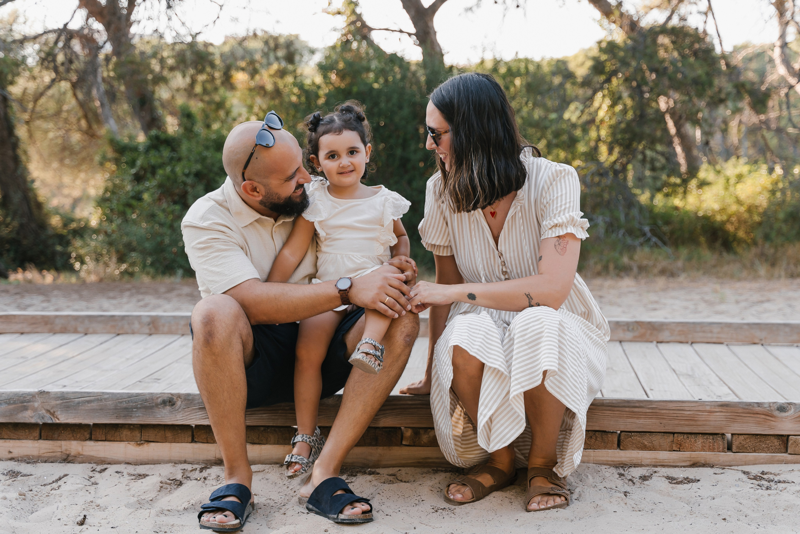 Rebeca, Roman y Laia. Fotógrafa de bodas y familias en España, Valencia: Nadia ProFoto
