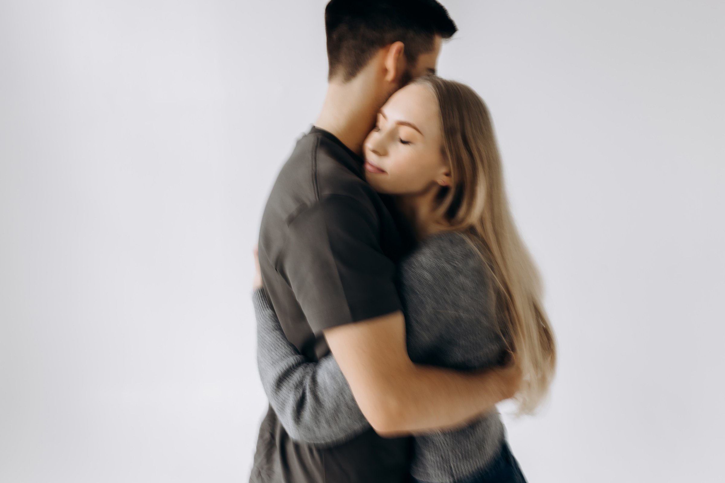 Minimalistinė love story | STUDIO. Vestuvių ir šeimų fotografė Lena Bondarenko / belove photo