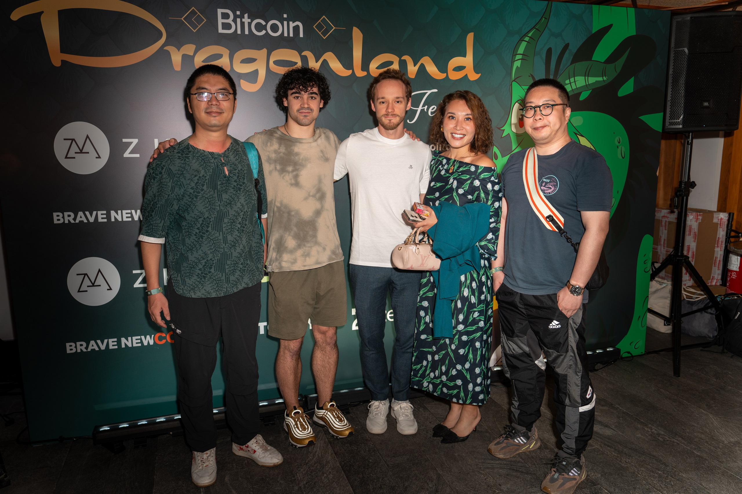 ZKM. ФОТОГРАФ В ГОНКОНГЕ (СВАДЬБЫ, FASHION, СЕМЕЙНЫЕ, МЕРОПРИЯТИЯ, ФОТОПРОГУЛКИ)