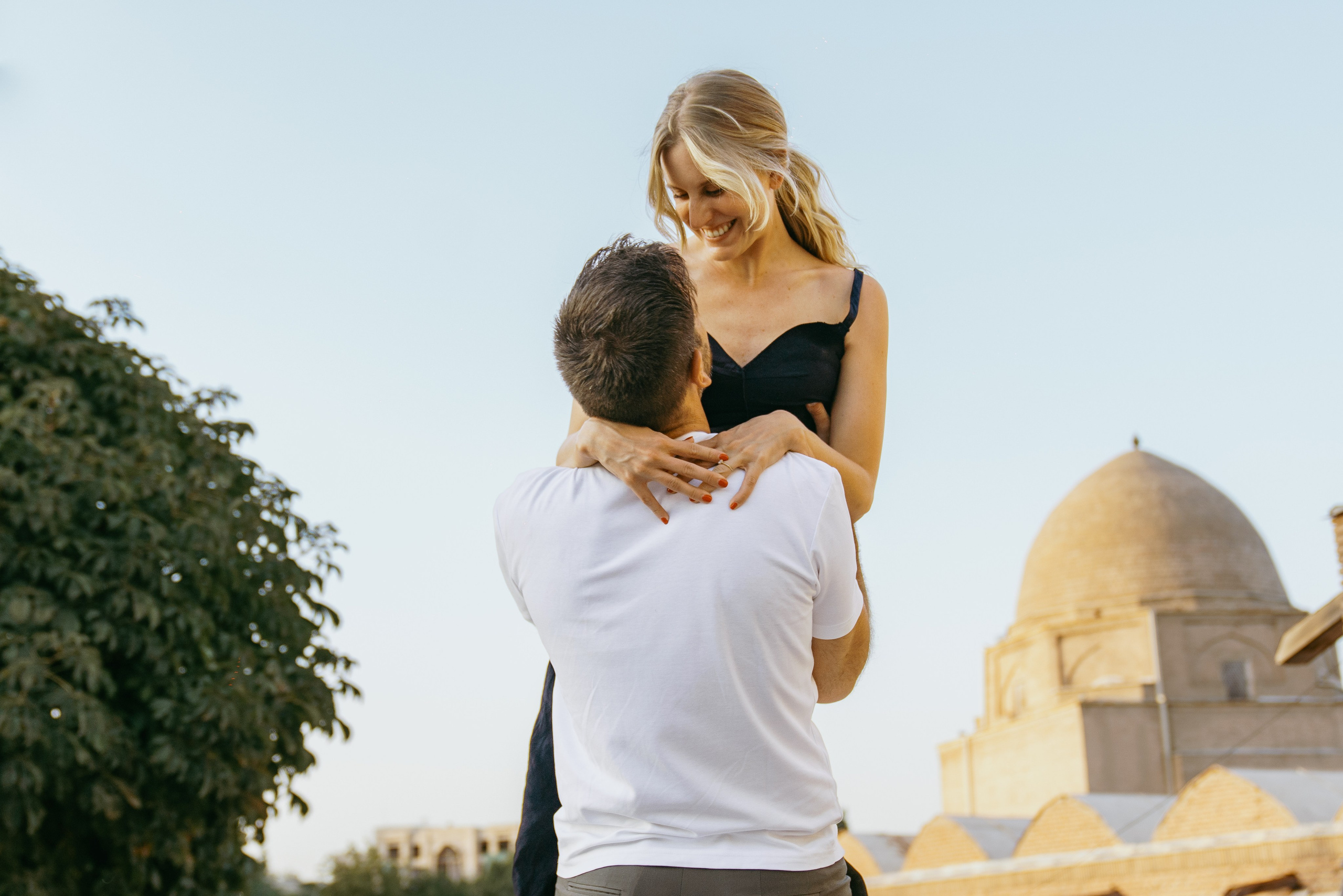Love Story photoshoot in Samarkand with the backdrop of Gur-Emir. Photographer in Uzbekistan and Samarkand Djasur Marupov