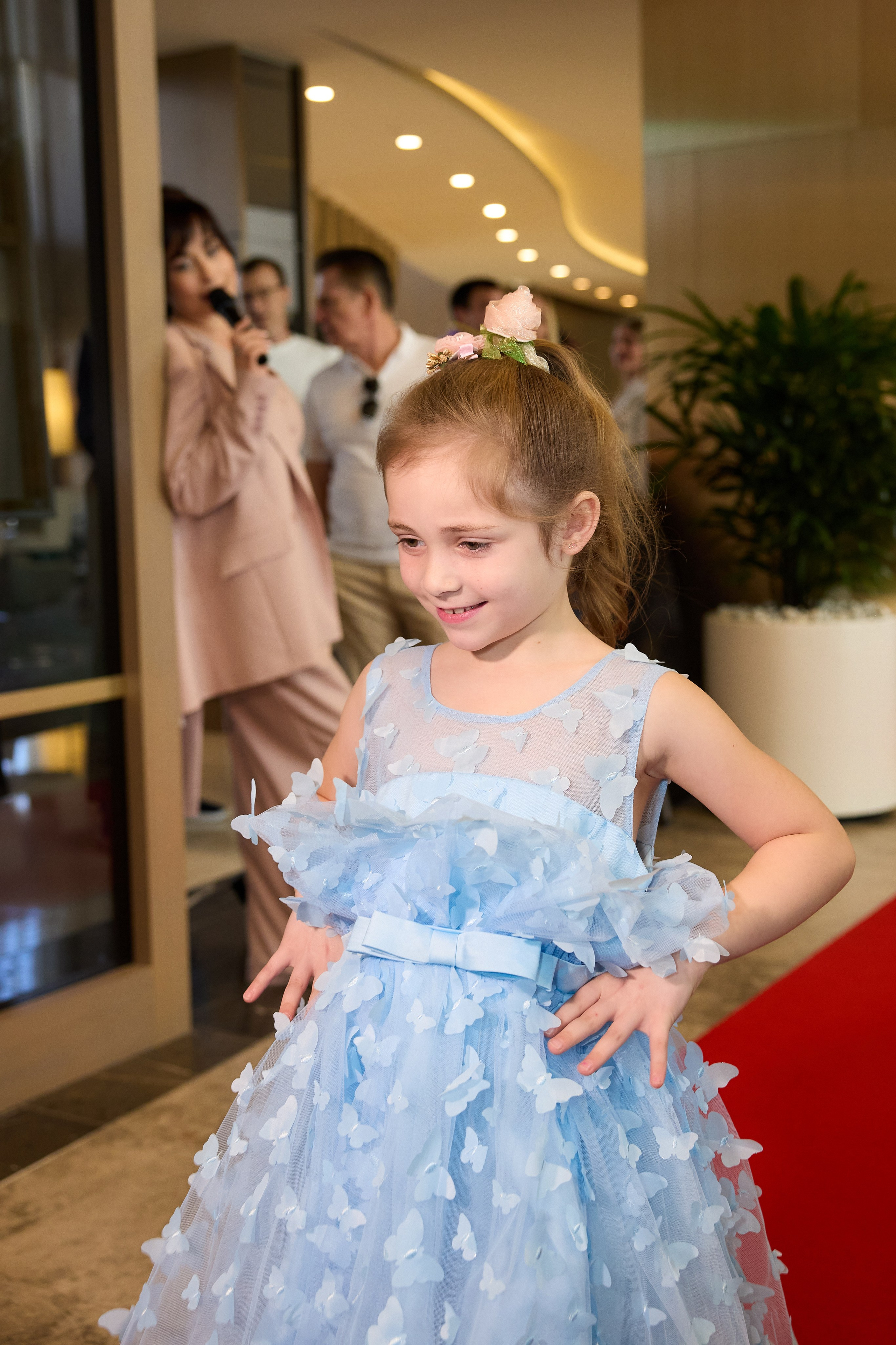 Авторская благотворительная художественная выставка Дианы Бортник. Фотограф Юлия Маковеева