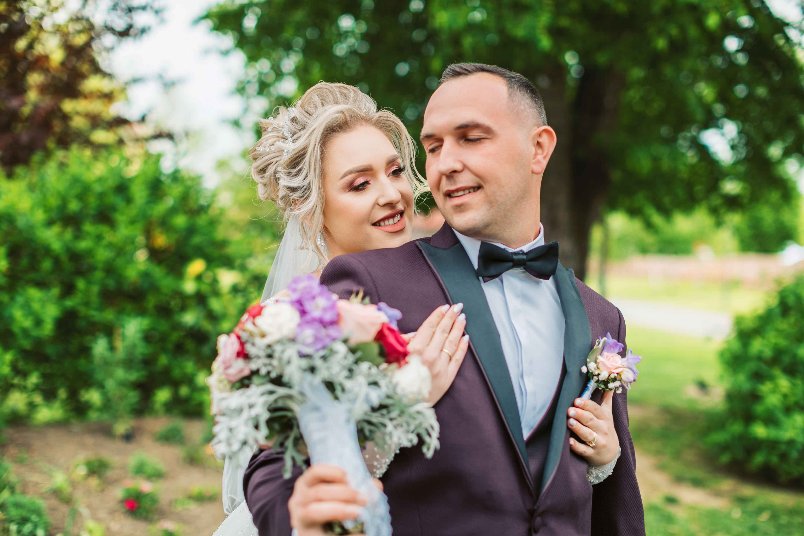Andreea & Răzvan. Contrast Studio