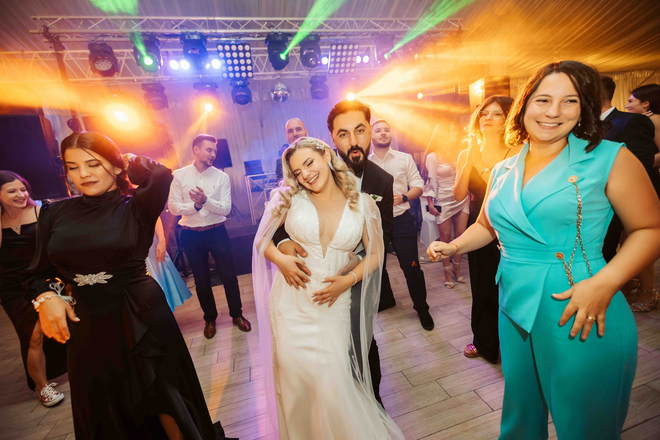 Roxana & Andrei. Contrast Studio