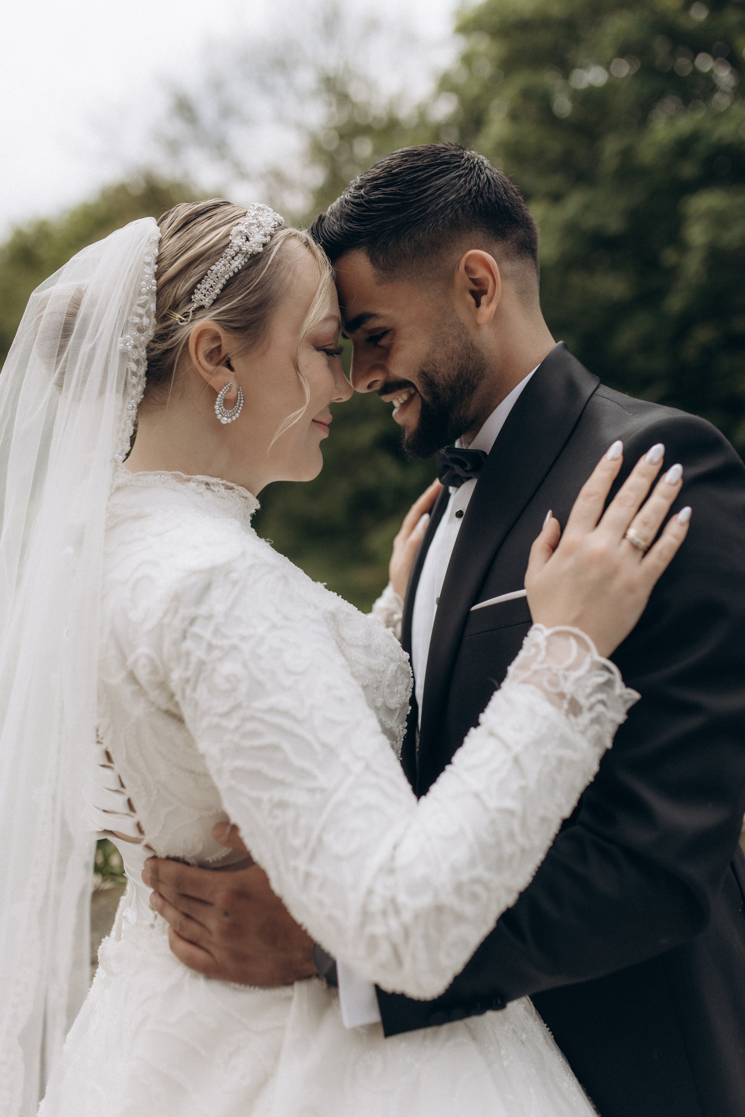 Love in the Garden. Wedding and Portrait Photographer Evie Moon