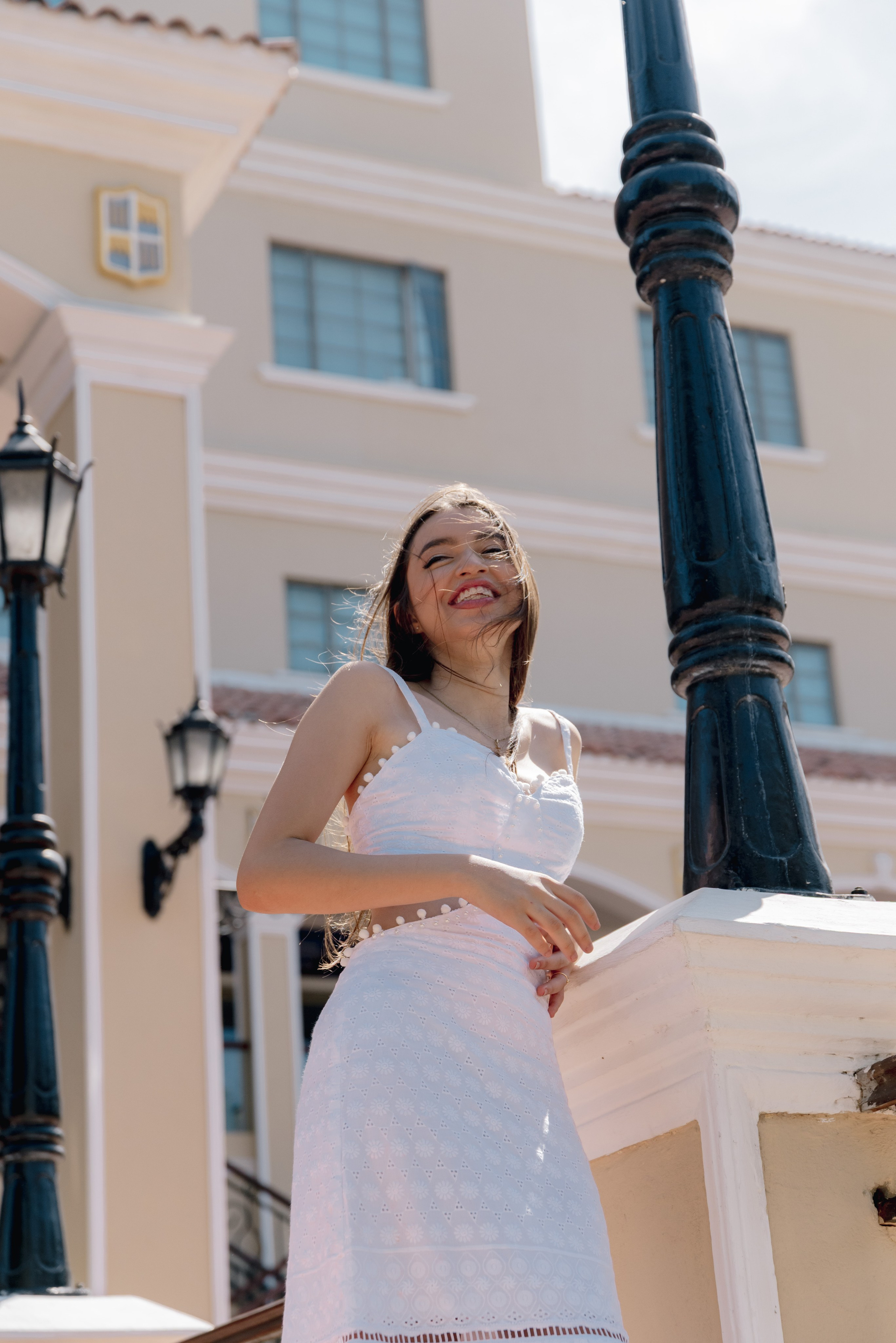 Retrato artístico quinceañera en blanco y negro sesión fotográfica profesional BanderArt