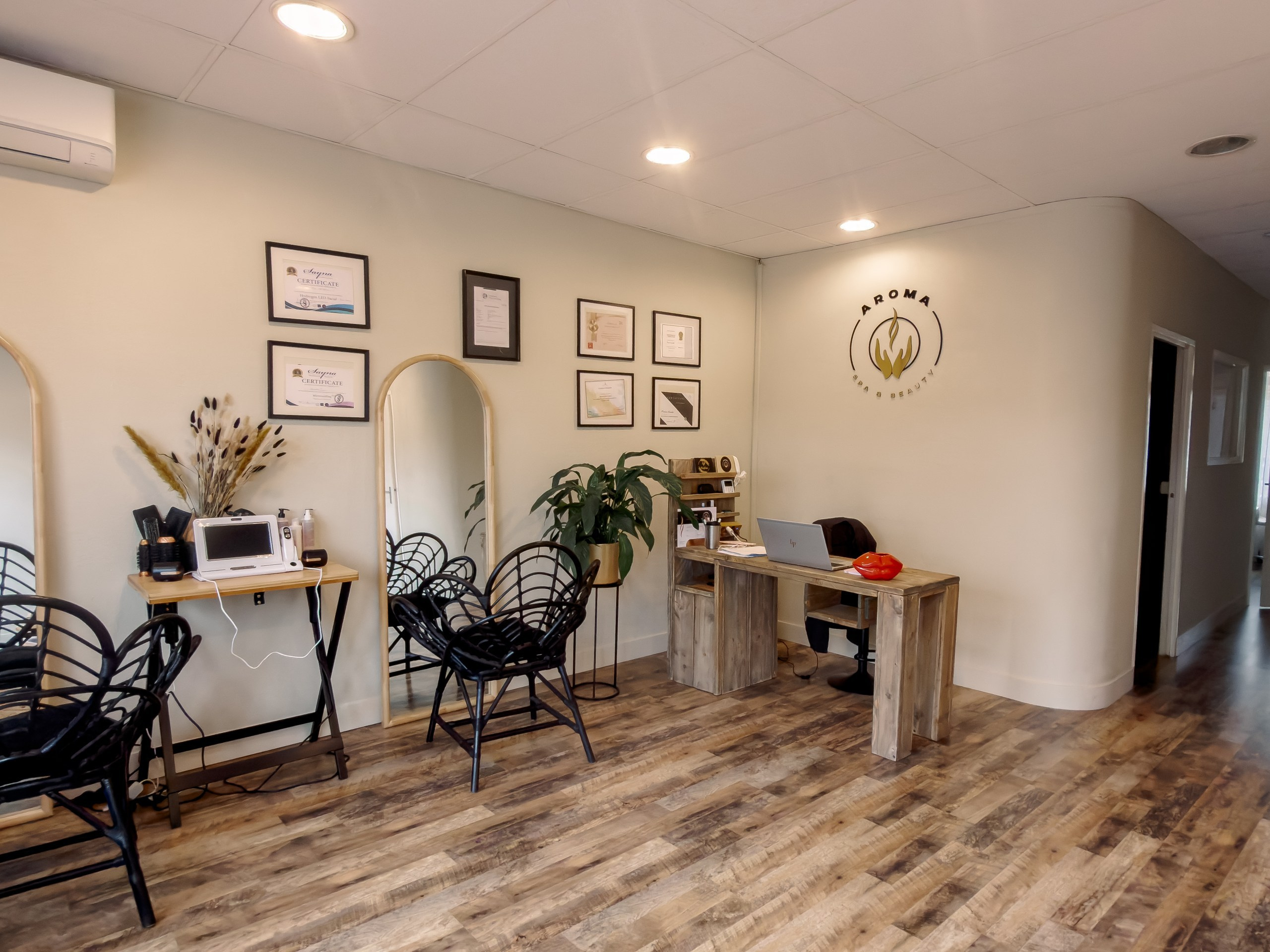 Beauty Salon Interior — Visual Story. Okelys.pro