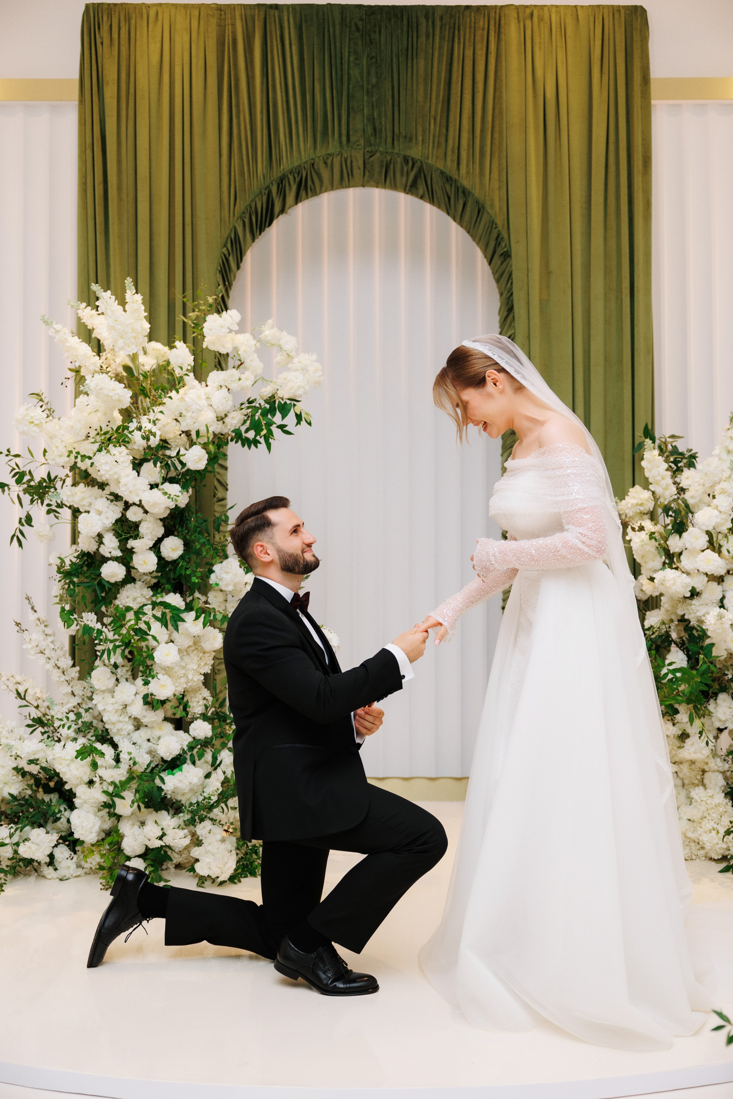 Fotograf de nuntă documentar, fără regii forțate, cadre naturale, fotografie pe film și digital, disponibil oriunde.