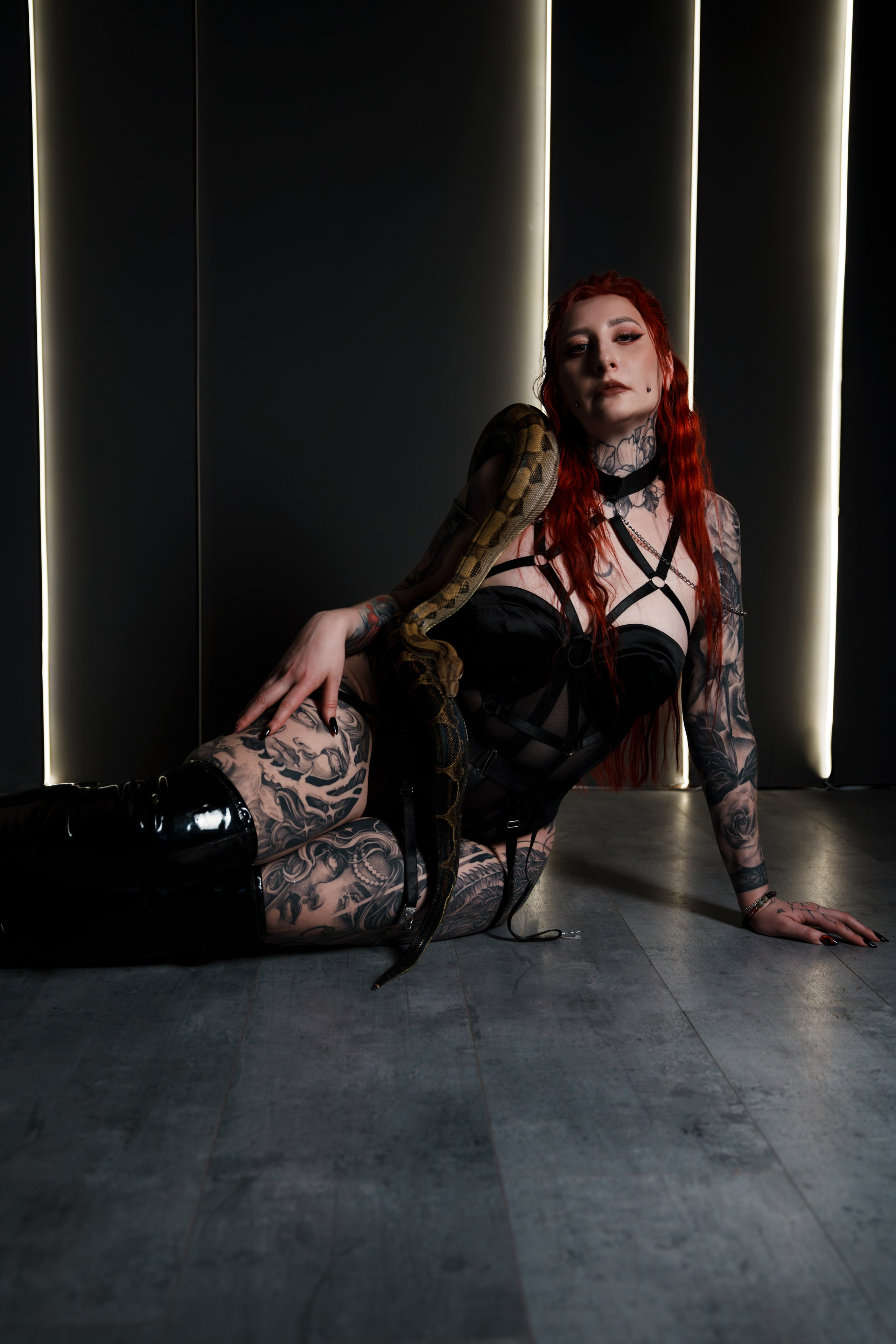 Victoria | Premium collaboration with snakes in a studio in Warsaw. Roman Volkov 🐍 Snake Father Warsaw, Poland