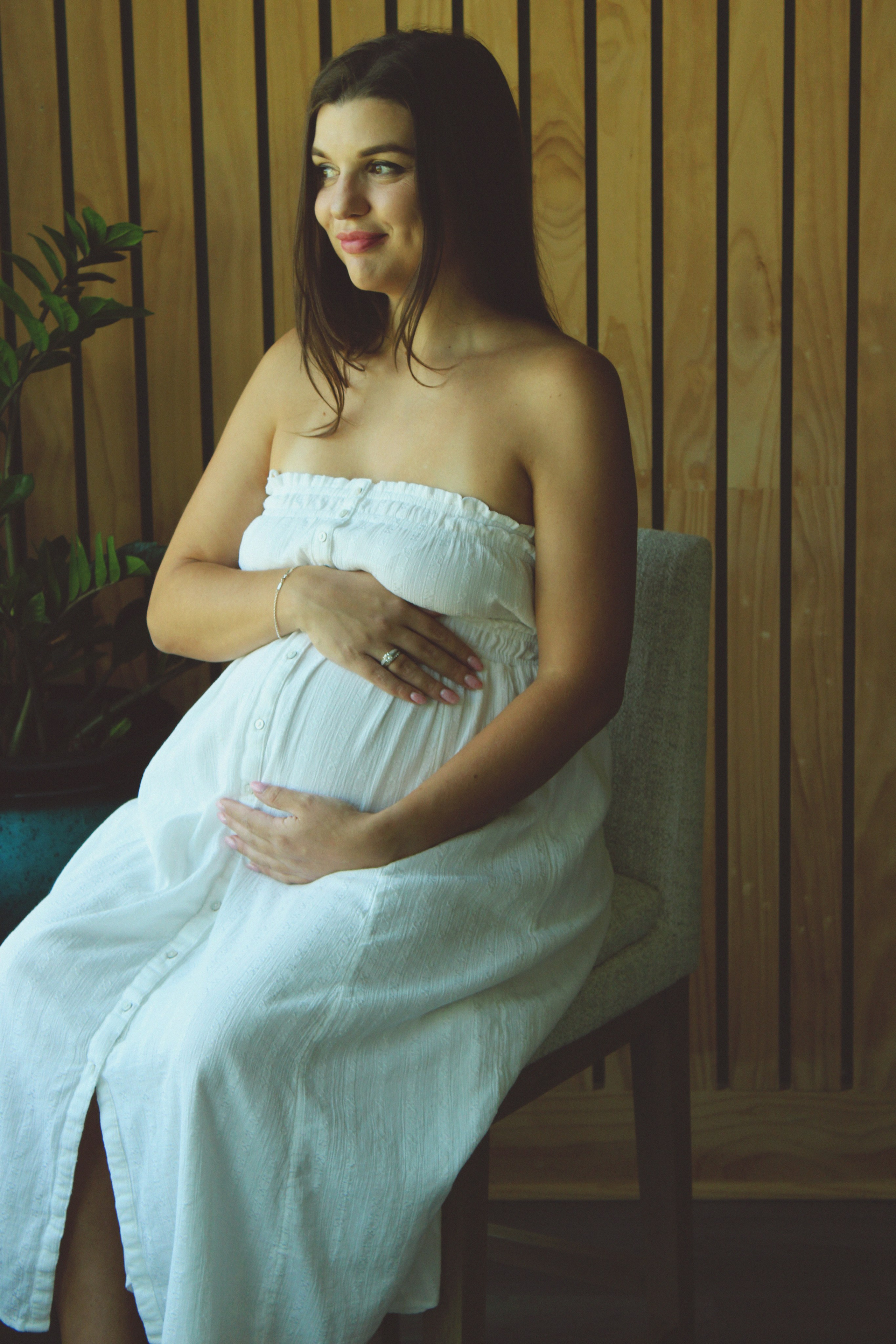 Maternity, Family & Pregnancy Photoshoot at Home. Lana Petrychenko — Portrait & Family Photographer. Valencia, Spain