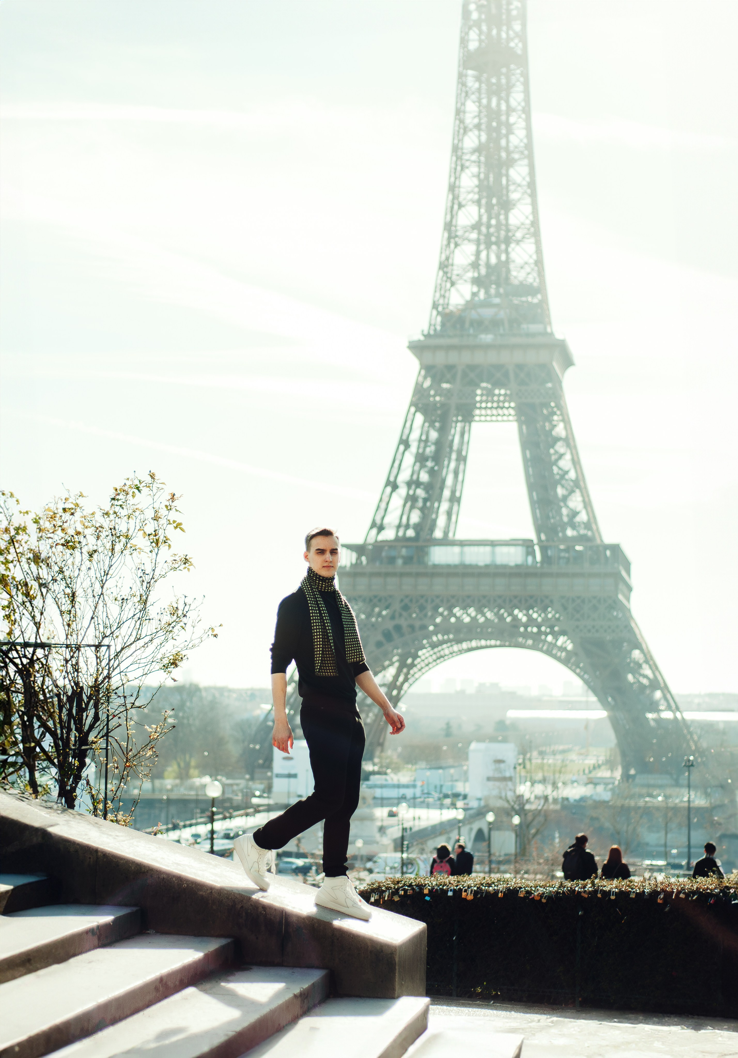 Мужская фотосессия у Эйфелевой башни. Фотограф в Париже Полина Осипова