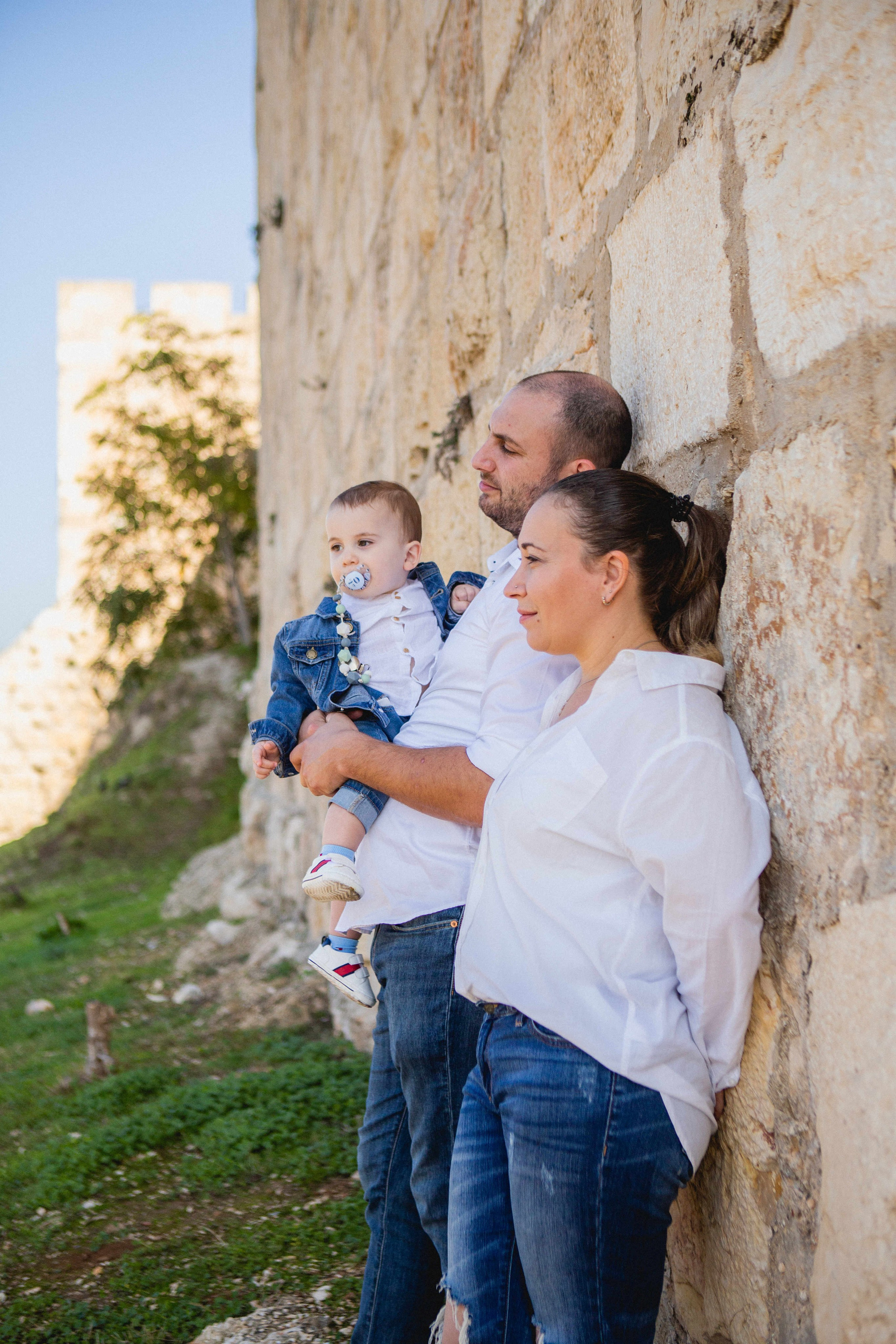 AT THE WALLS OF THE OLD CITY. PHOTOGRAPHER IN ISRAEL