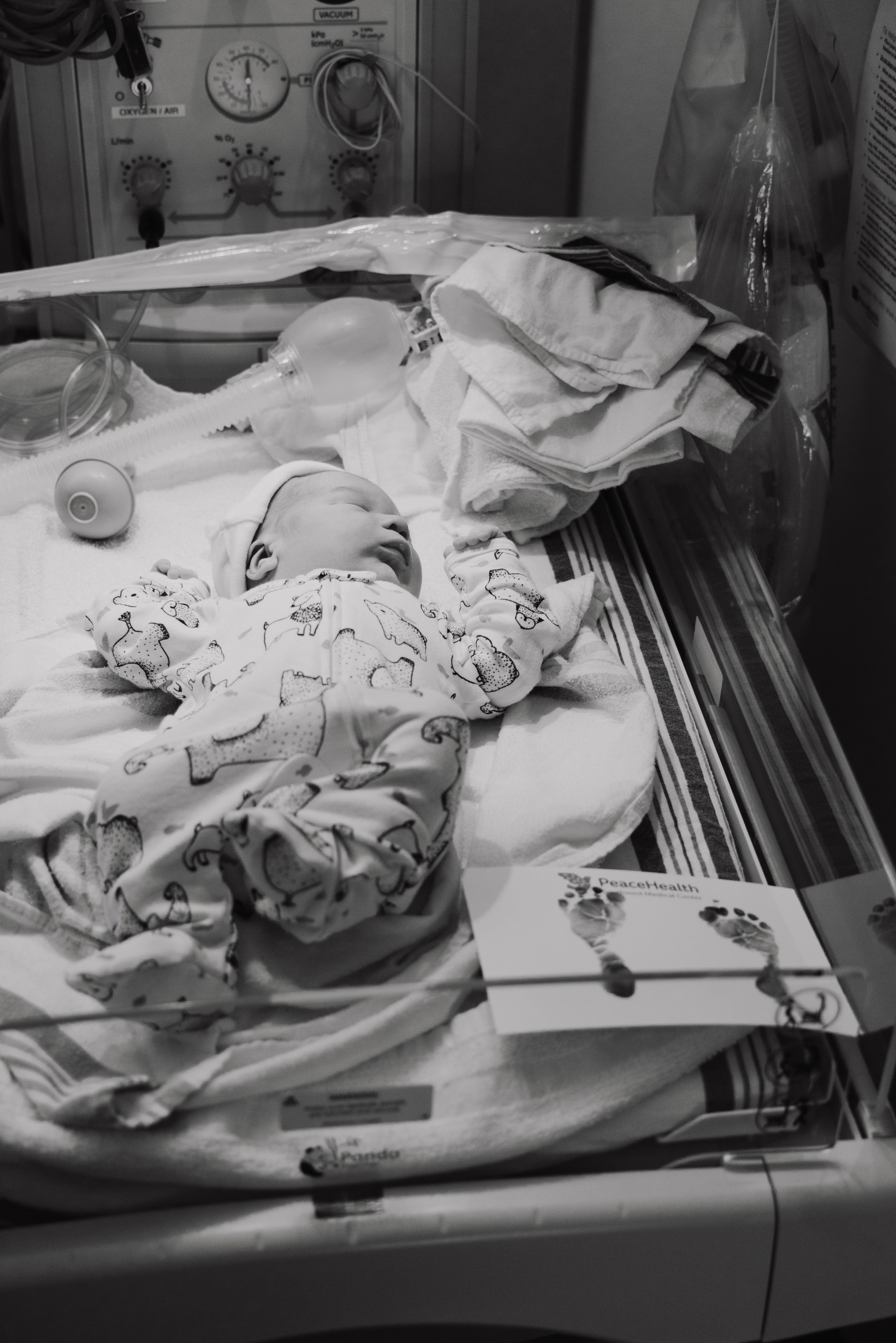 Childbirth. Eikanmedia | Photographer and videographer capturing weddings, families, engagements, pregnancy & newborns | Vancouver, WA | USA