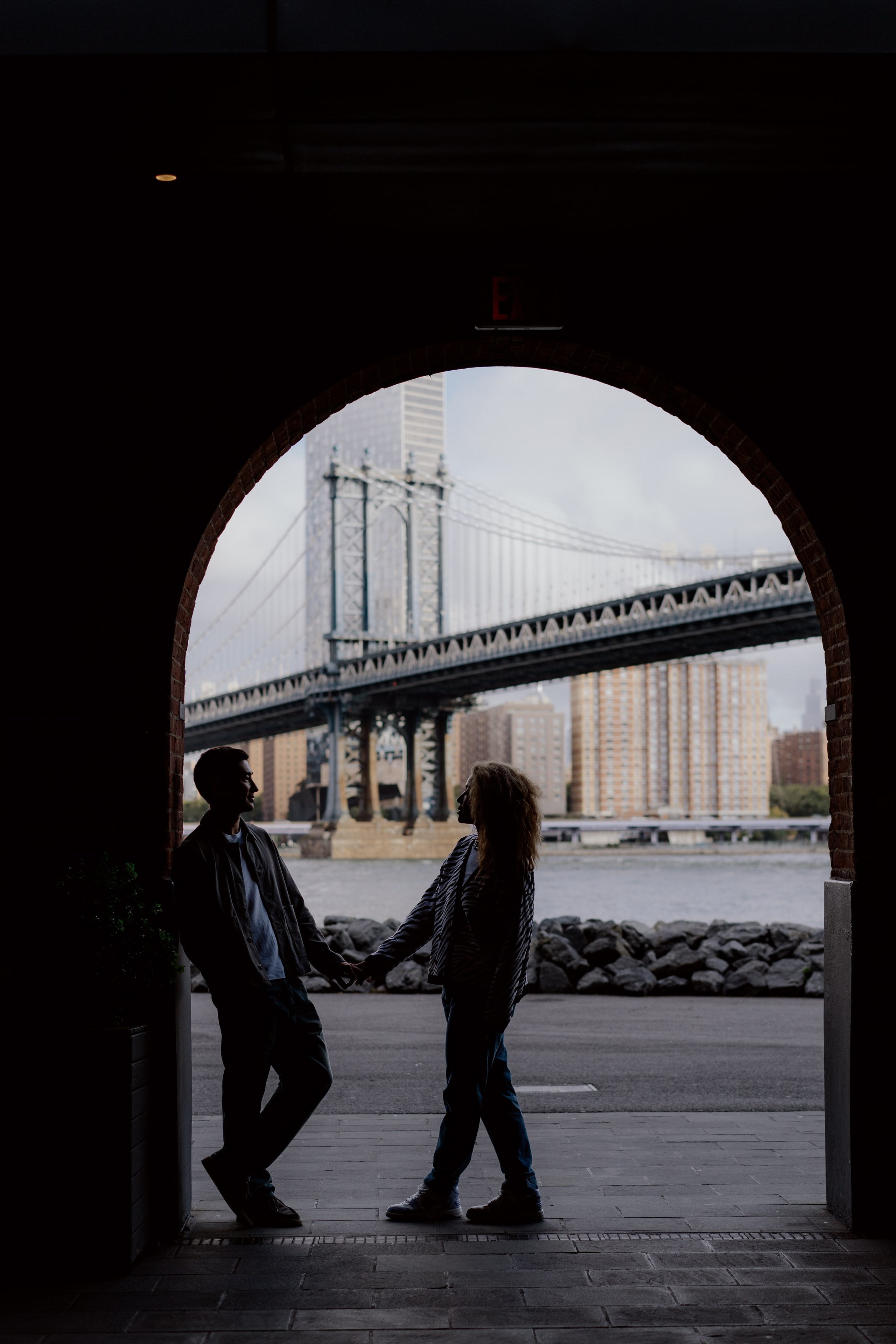 Brooklyn bridge at sunrise. Videographer and photographer in New York // MAKAROV.VIDEO