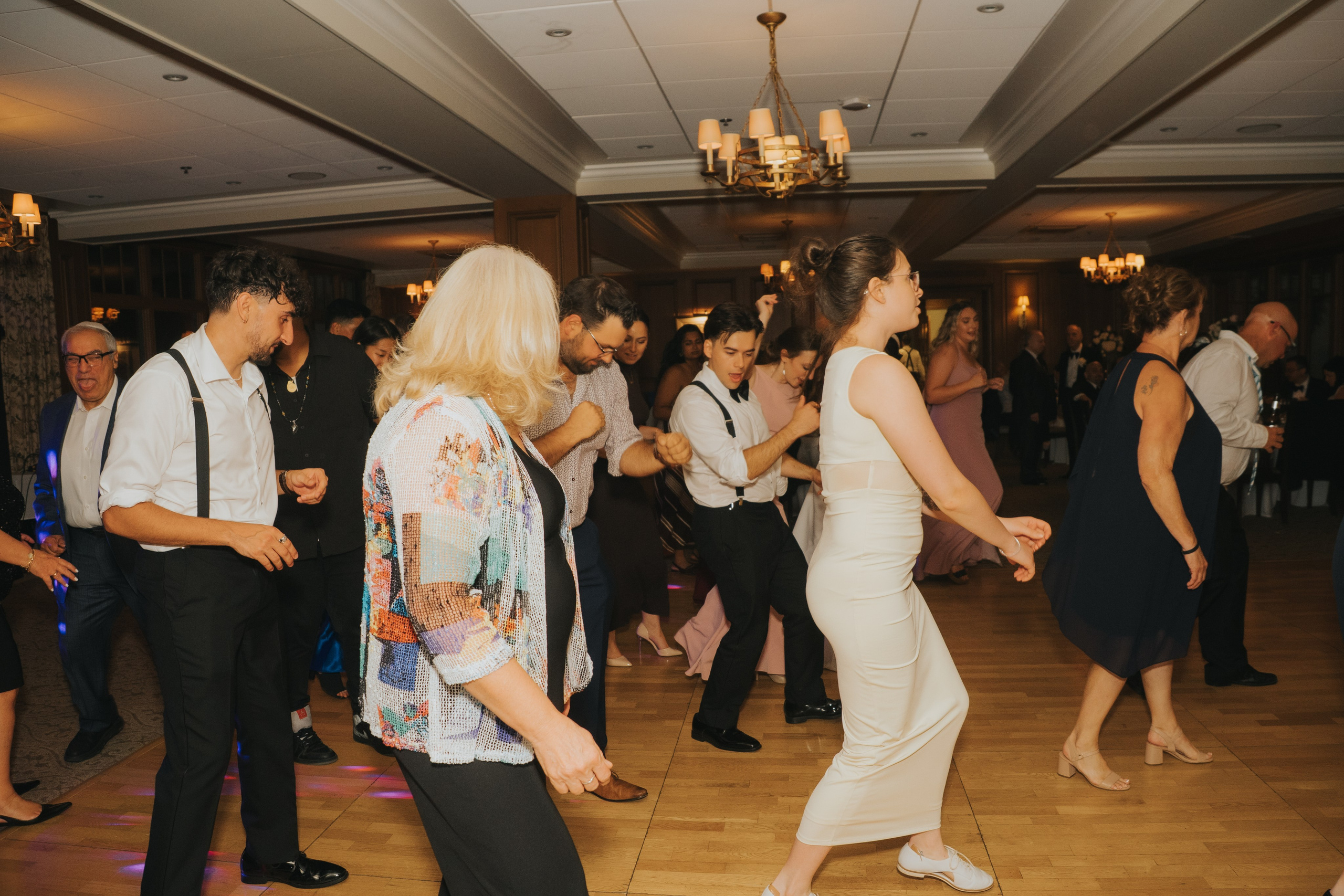 Wedding of Cassandra and Loïc in Beaconsfield, Montreal. Wedding and Family Photography Montreal Muriel Oe Photo