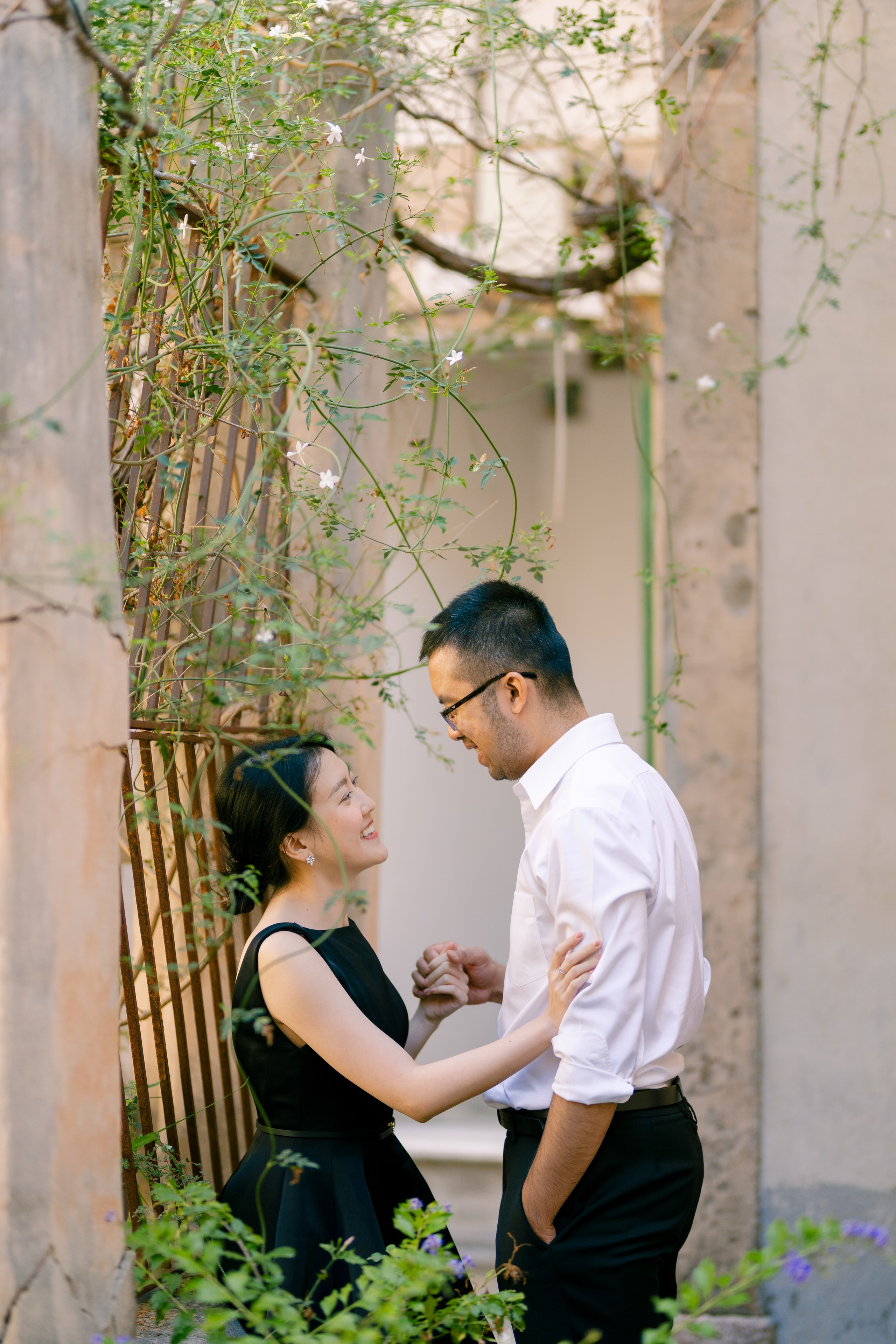 Romantic Couple Photoshoot in Valldemossa. Photographer in Mallorca