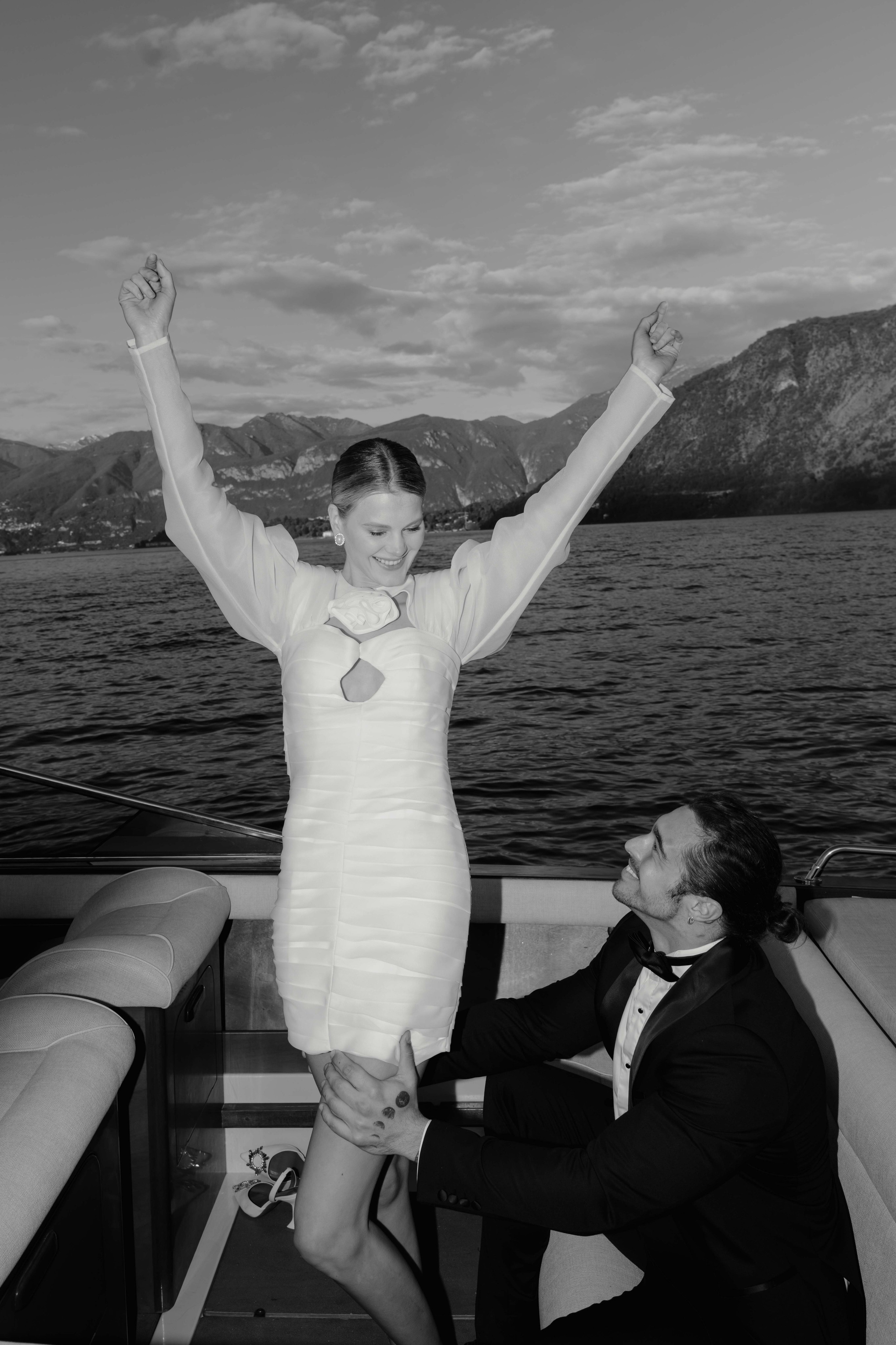    bride dancing the boat during Como elopement Italy