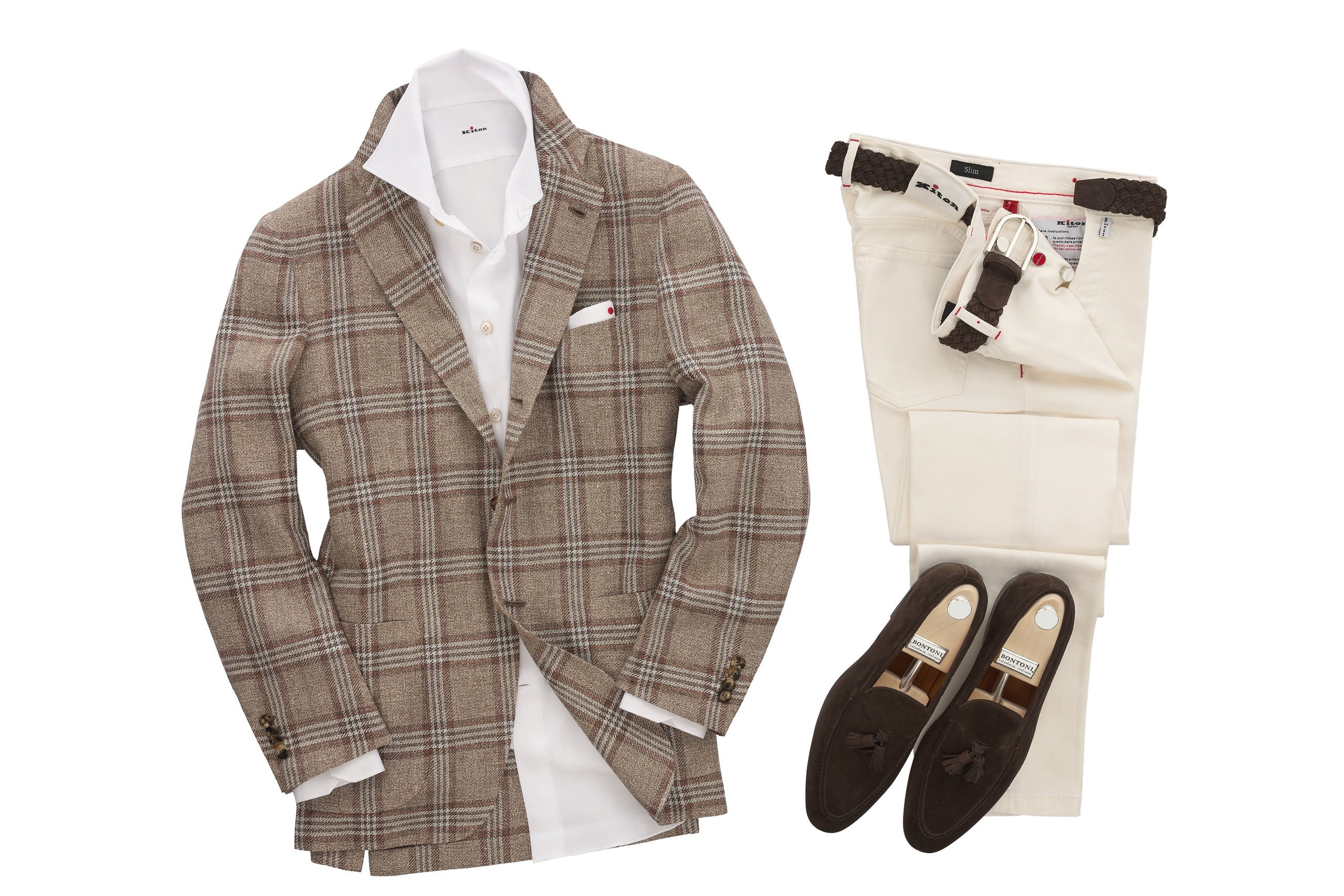 Produktfotografie Wien – Outfit mit Blazer, Hemd, Hose, Ledergürtel und Schuhen.