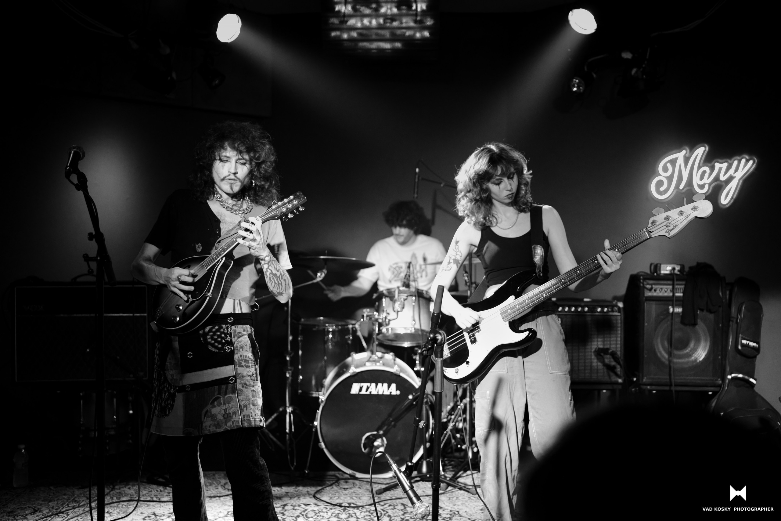 Crimson bass — Mary Bar Haifa 28.11.25. Vad Kosky Photographer