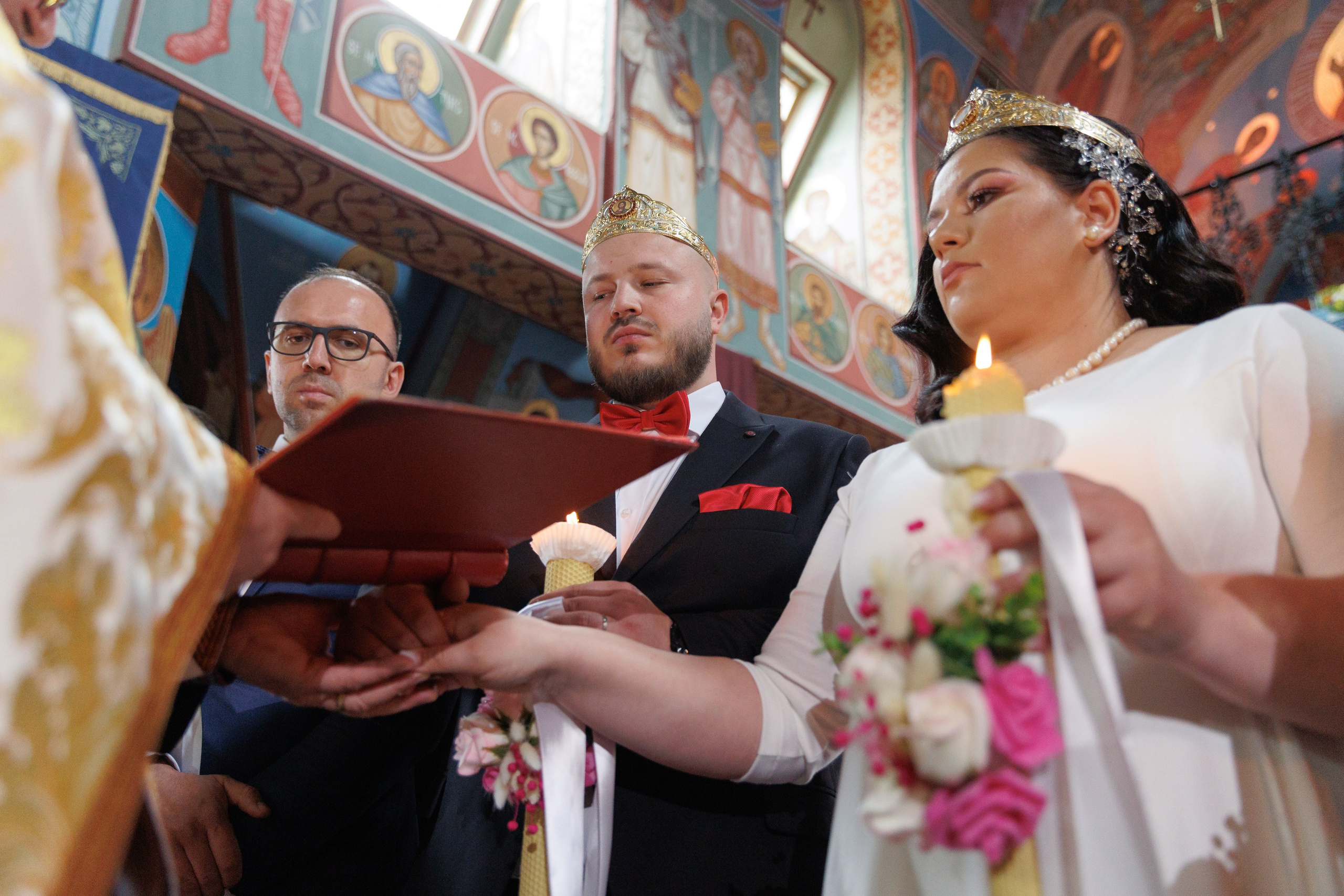 Andreea & Radu — simplu, autentic, al lor. Rares Bucur is a professional wedding photographer based in Cluj-Napoca, Romania, specializing in wedding photography