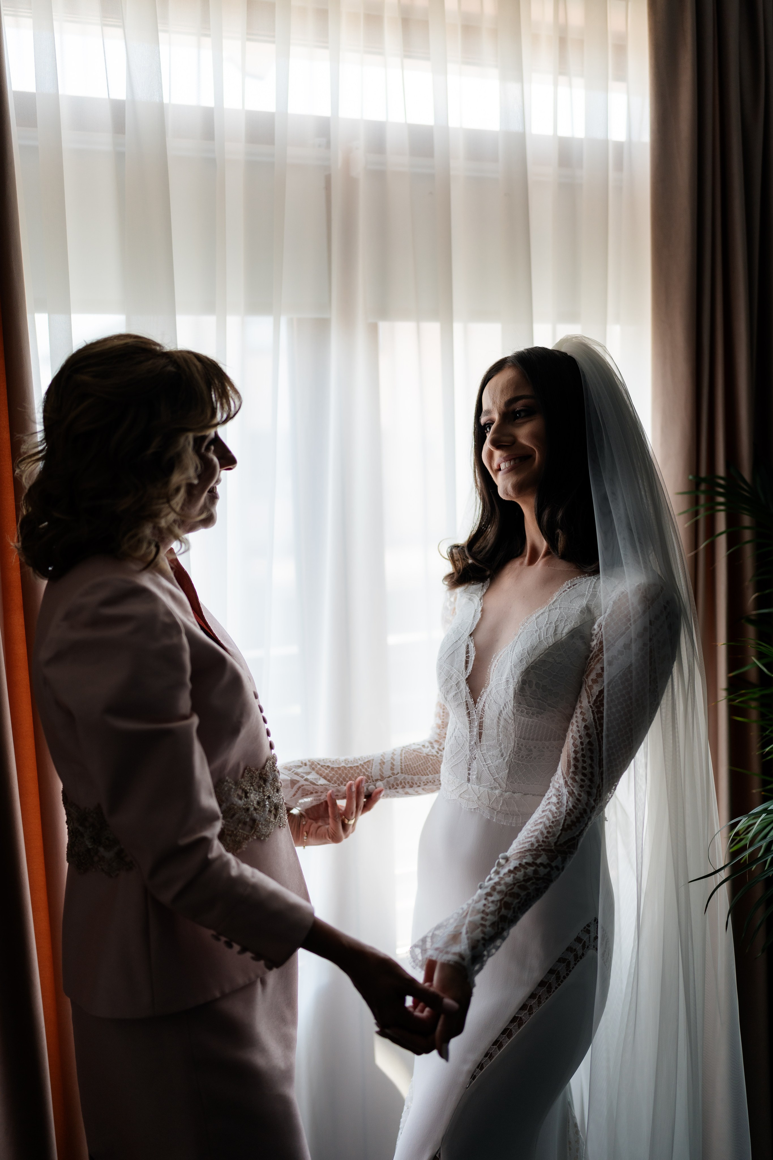 Elly & Andrew. Destination Wedding Photographer Alex Pasarelu