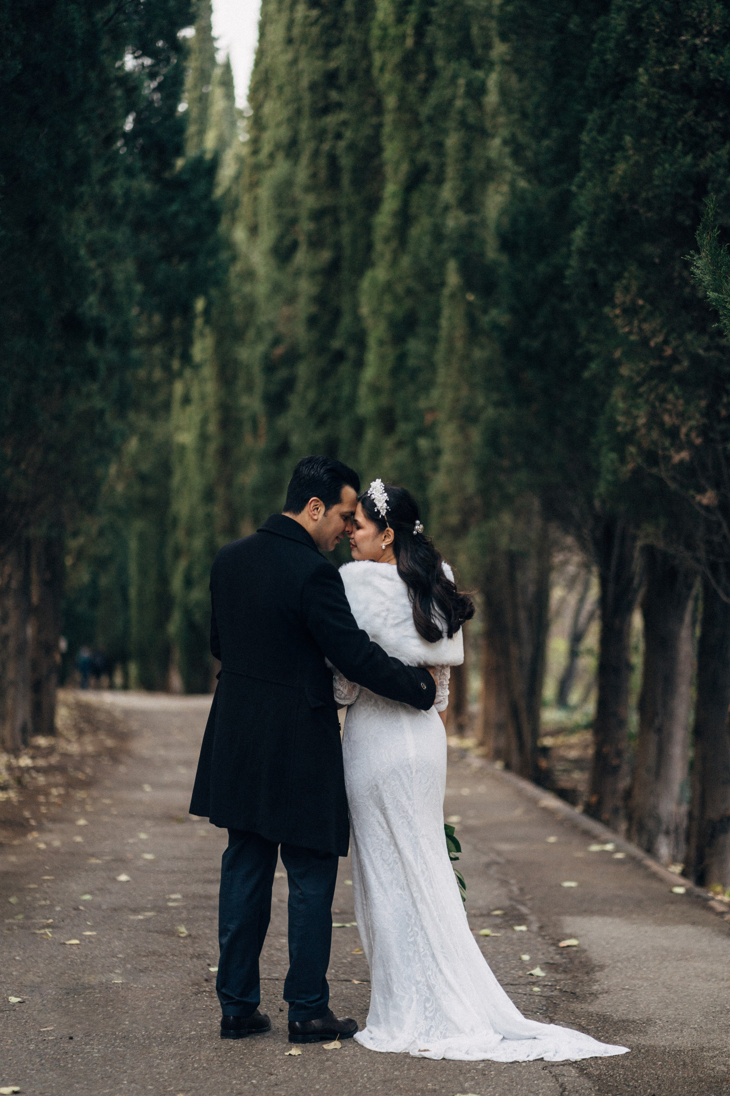 Wedding photo shoot in the Tbilisi Botanical Garden in winter