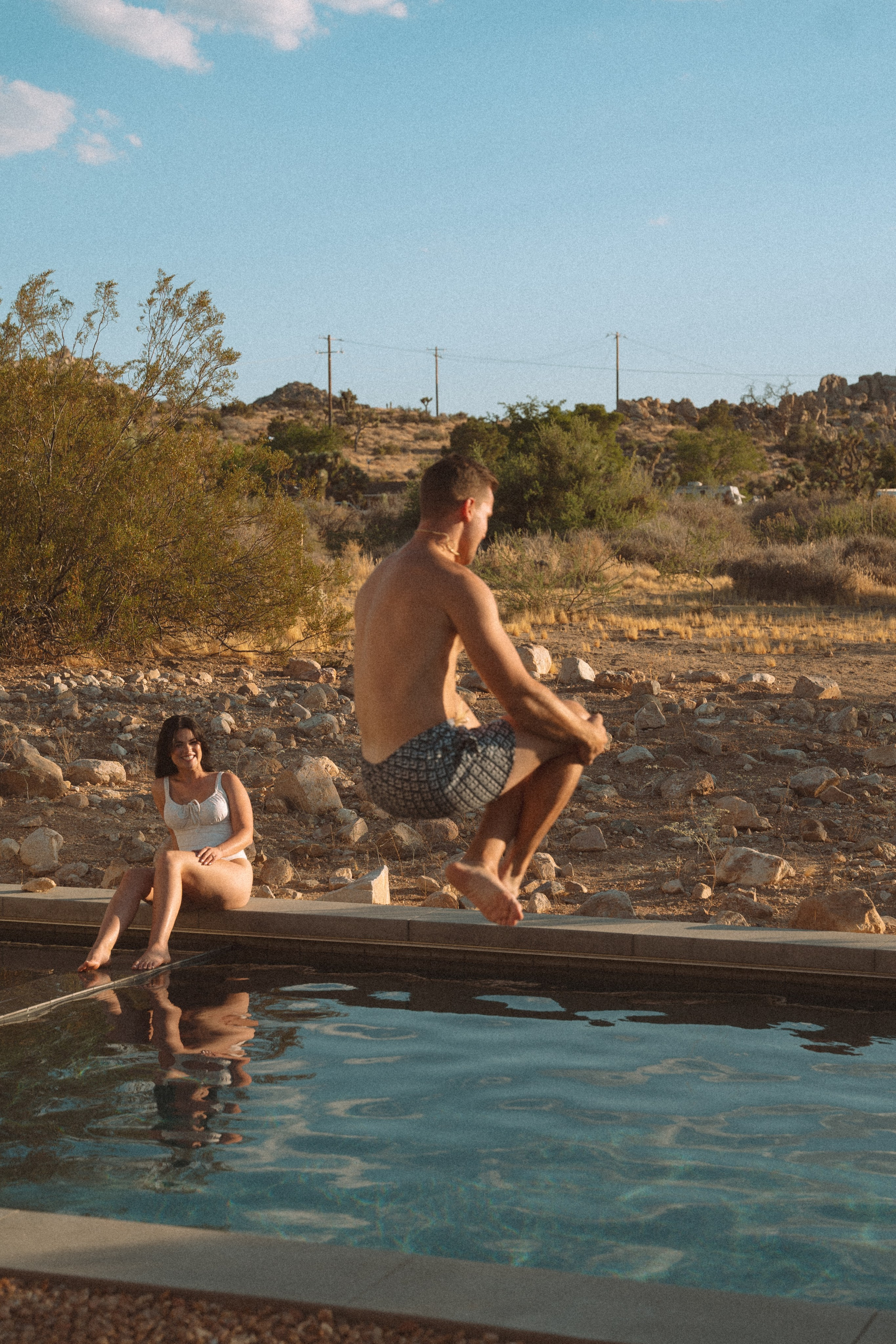 Joshua Tree wedding. Joshua tree elopement. Wedding for 2. Wedding photographer Joshua Tree. Elopement photographer in Joshua Tree. Couples photographer in Joshua Tree. Elopement in Joshua Tree