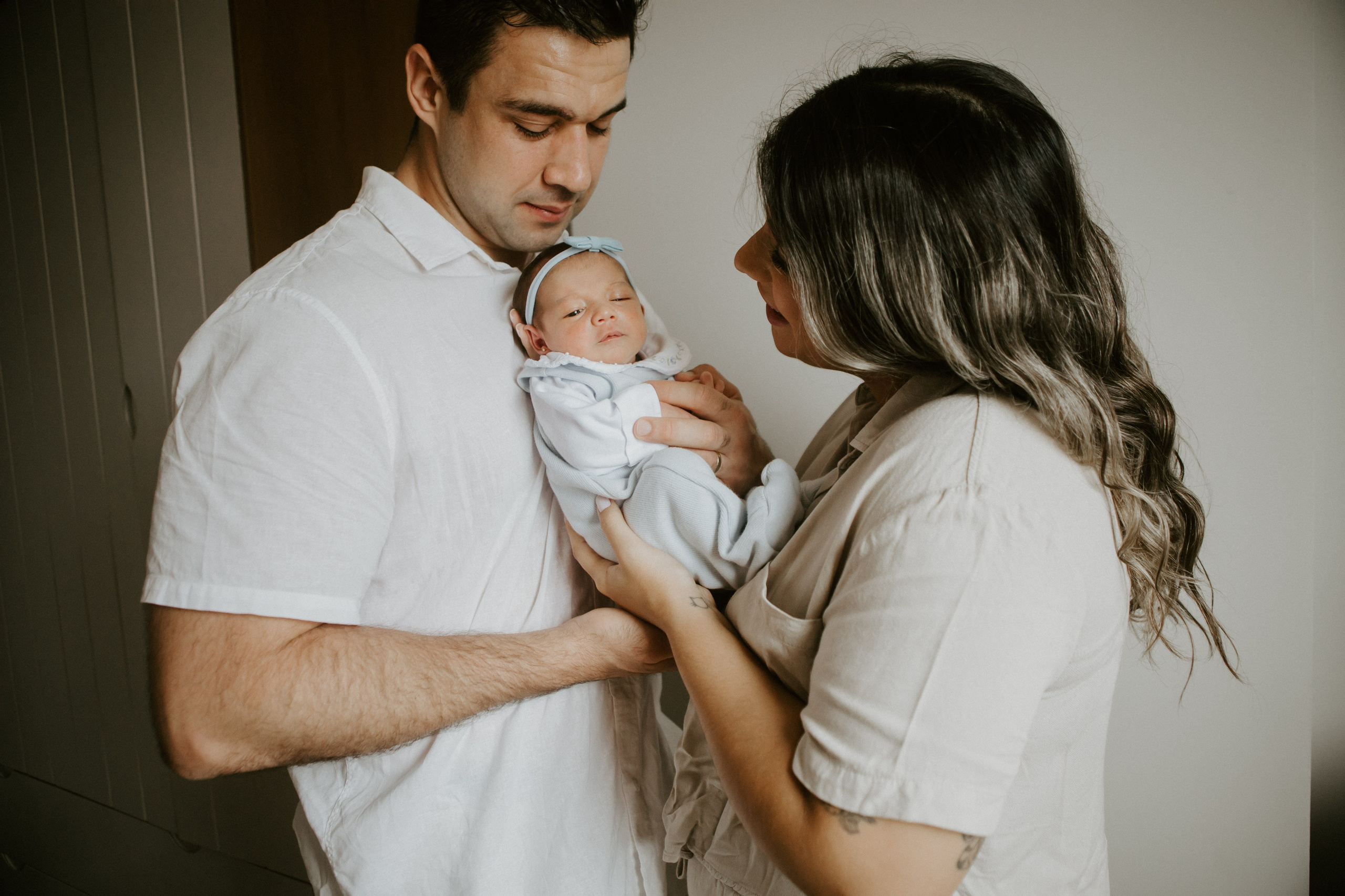 Bebê em casa. Fotógrafa de família