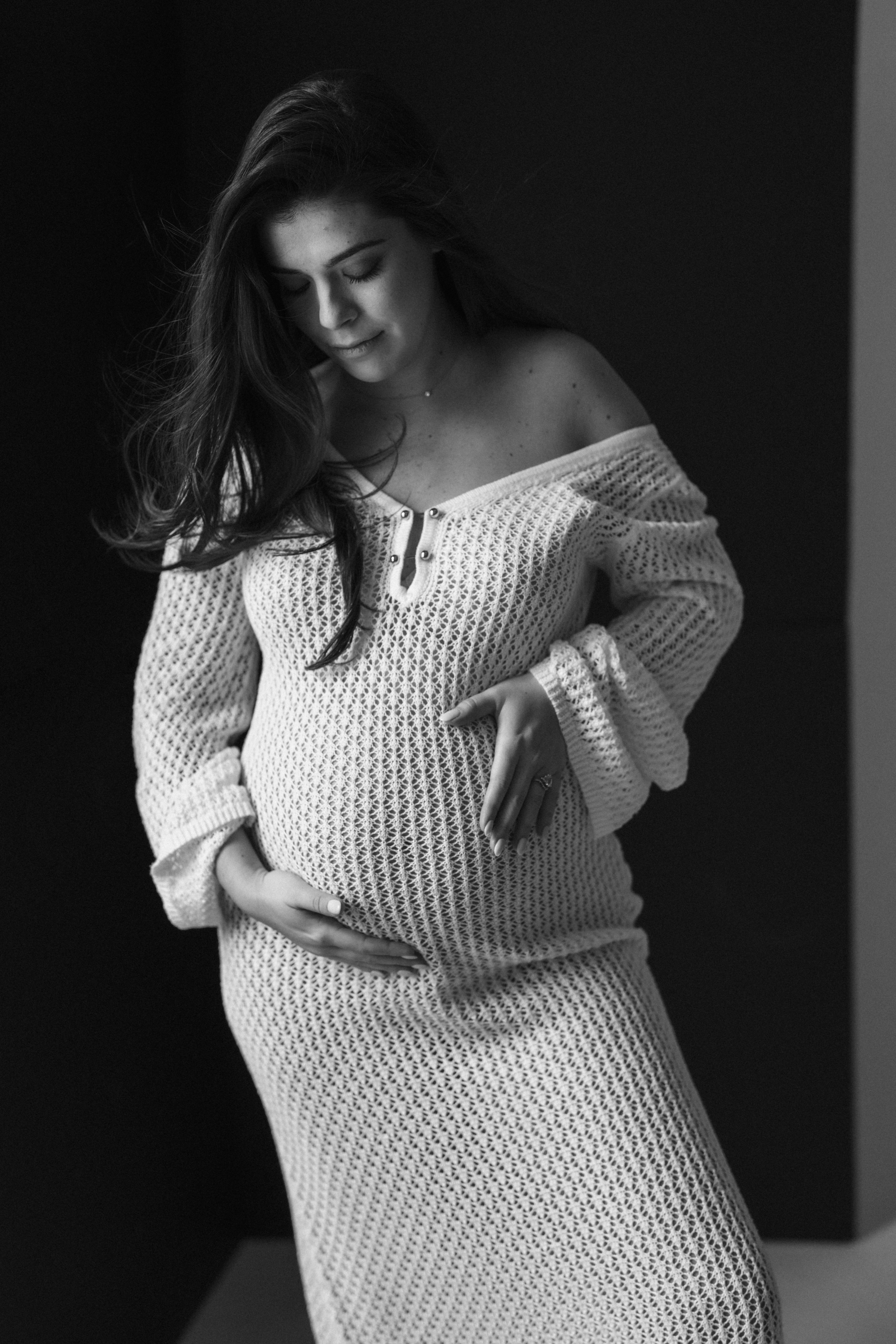 Nicole. Modern maternity photographer in Long Island New York