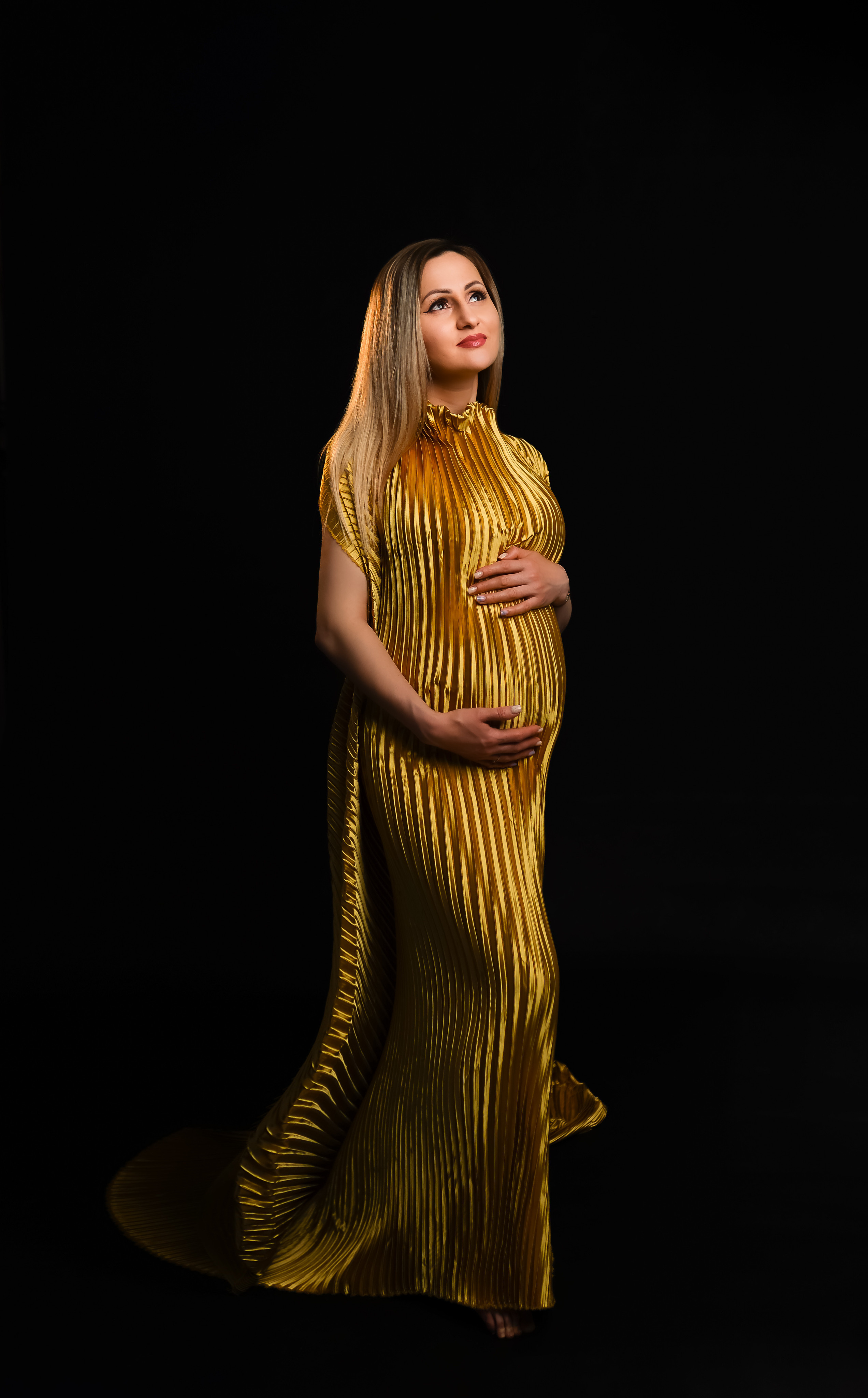 Pregnancy. Https://www.instagram.com/grosu.photography?igsh=MTR6Y2xobGw1ZTluZg%3D%3D&utm_source=qr