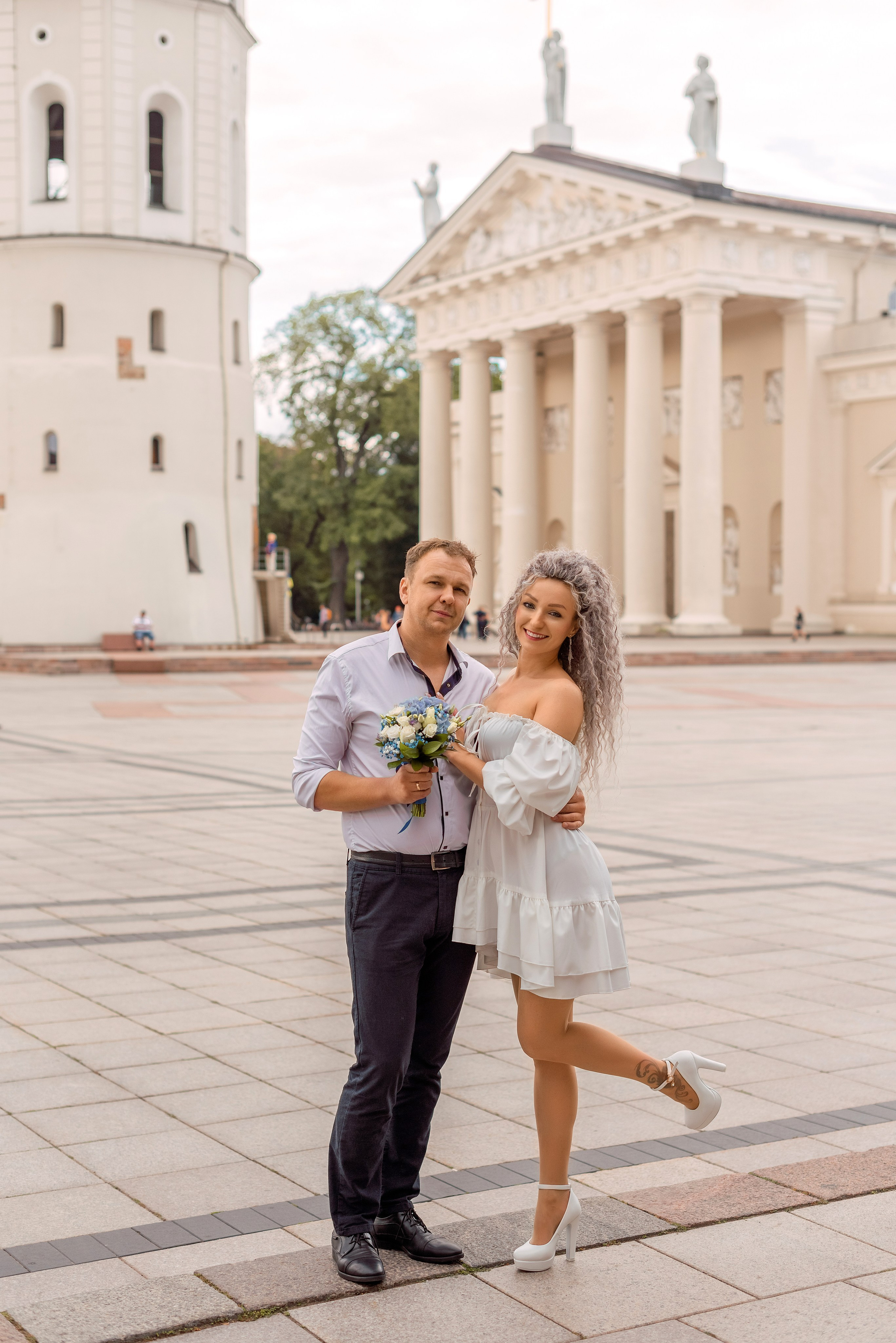 Свадебная прогулка по значимым местам Вильнюса. Семейный фотограф и фотограф новорожденных в Вильнюсе Ирина Беленкевич