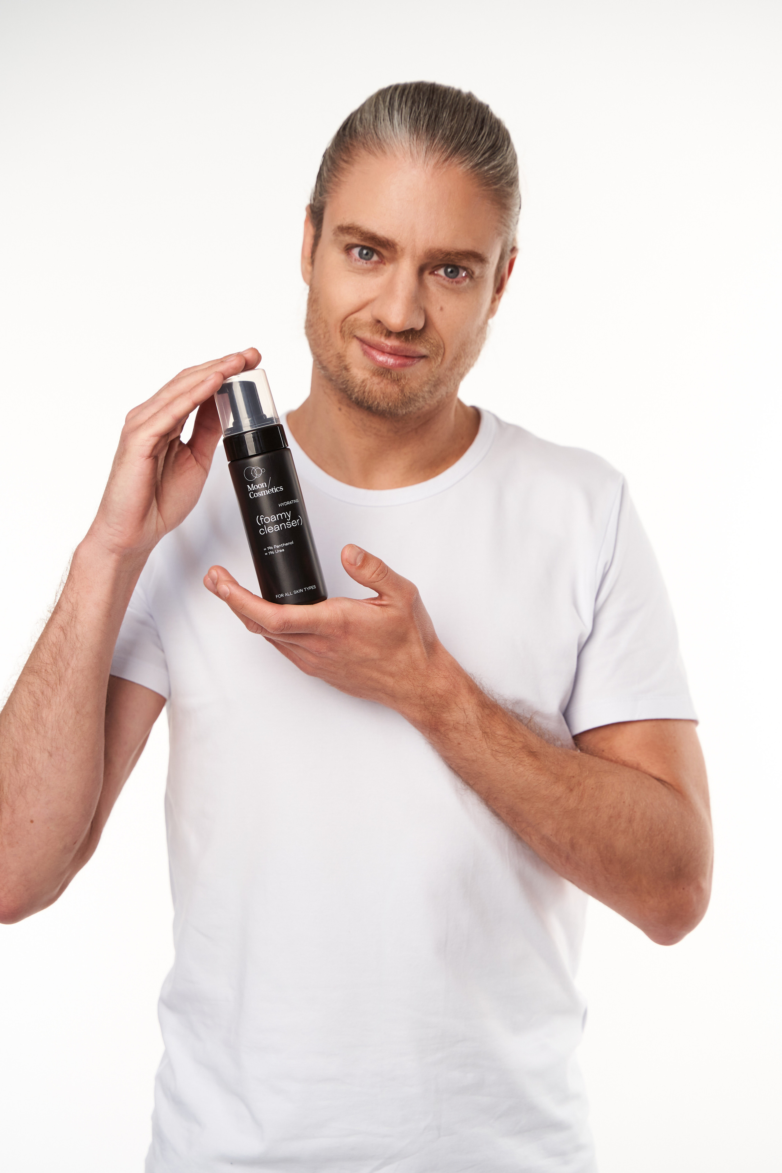 Moon Cosmetics kosmetikos fotosesija studijoje. Fotografas Jevgenijus Misevič — misevicphoto.com