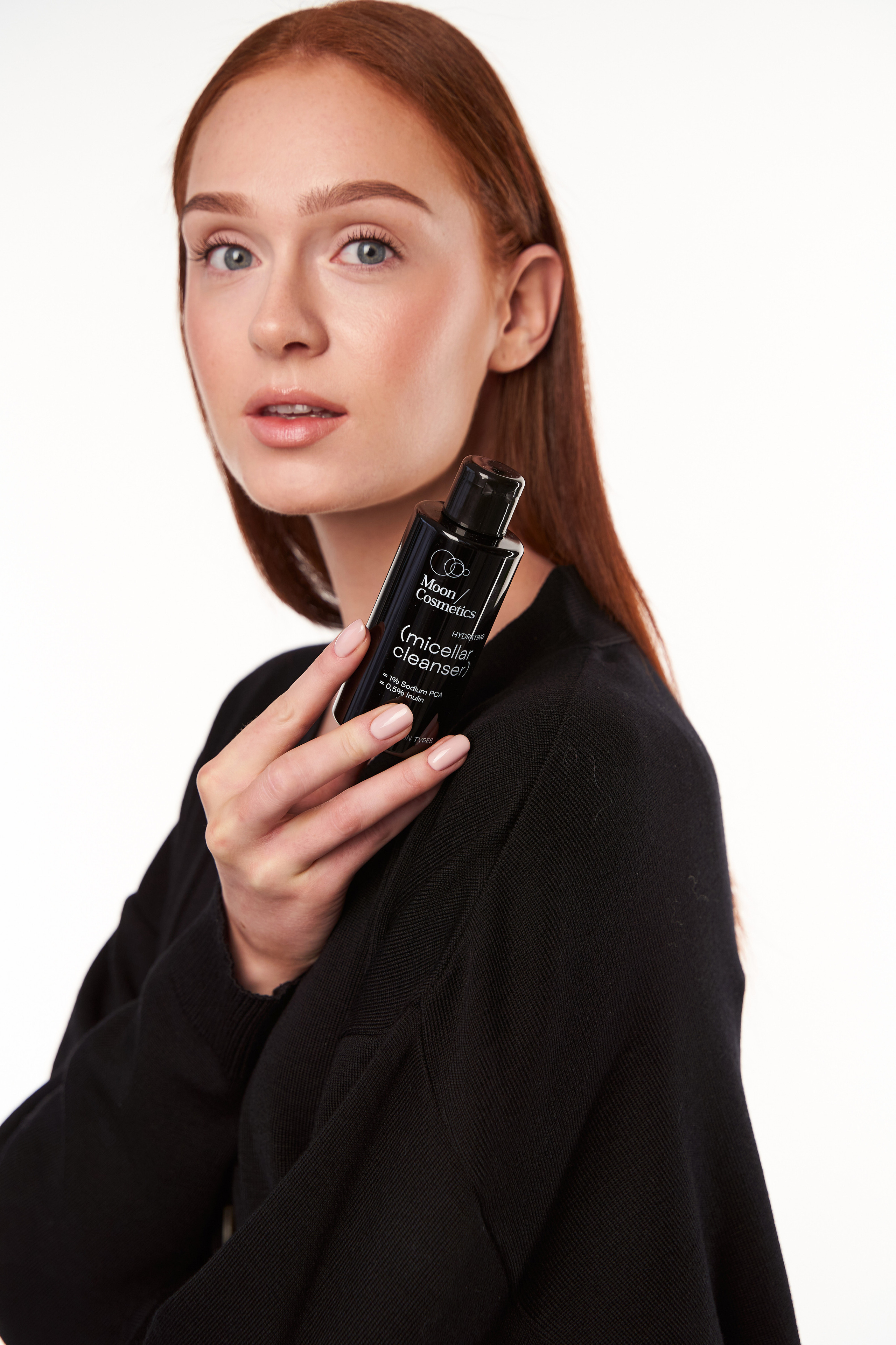 Moon Cosmetics kosmetikos fotosesija studijoje. Fotografas Jevgenijus Misevič — misevicphoto.com