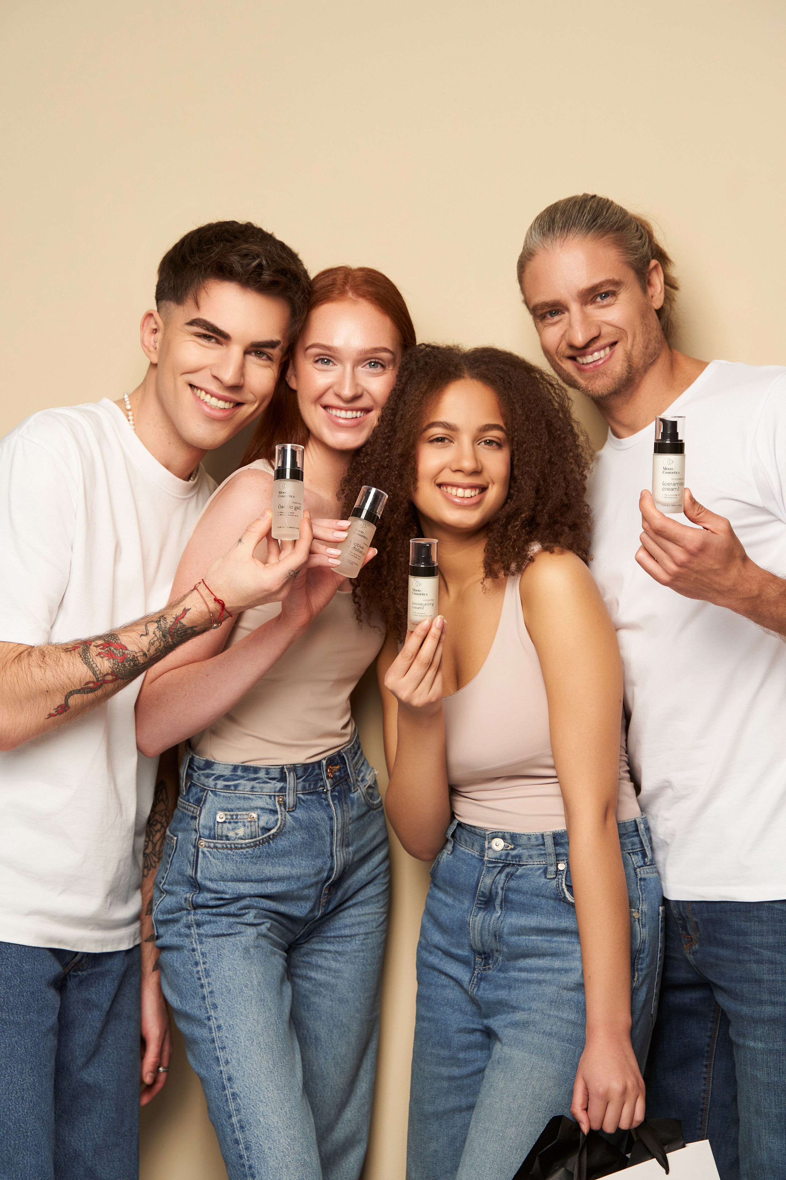 Moon Cosmetics kosmetikos fotosesija studijoje. Fotografas Jevgenijus Misevič — misevicphoto.com