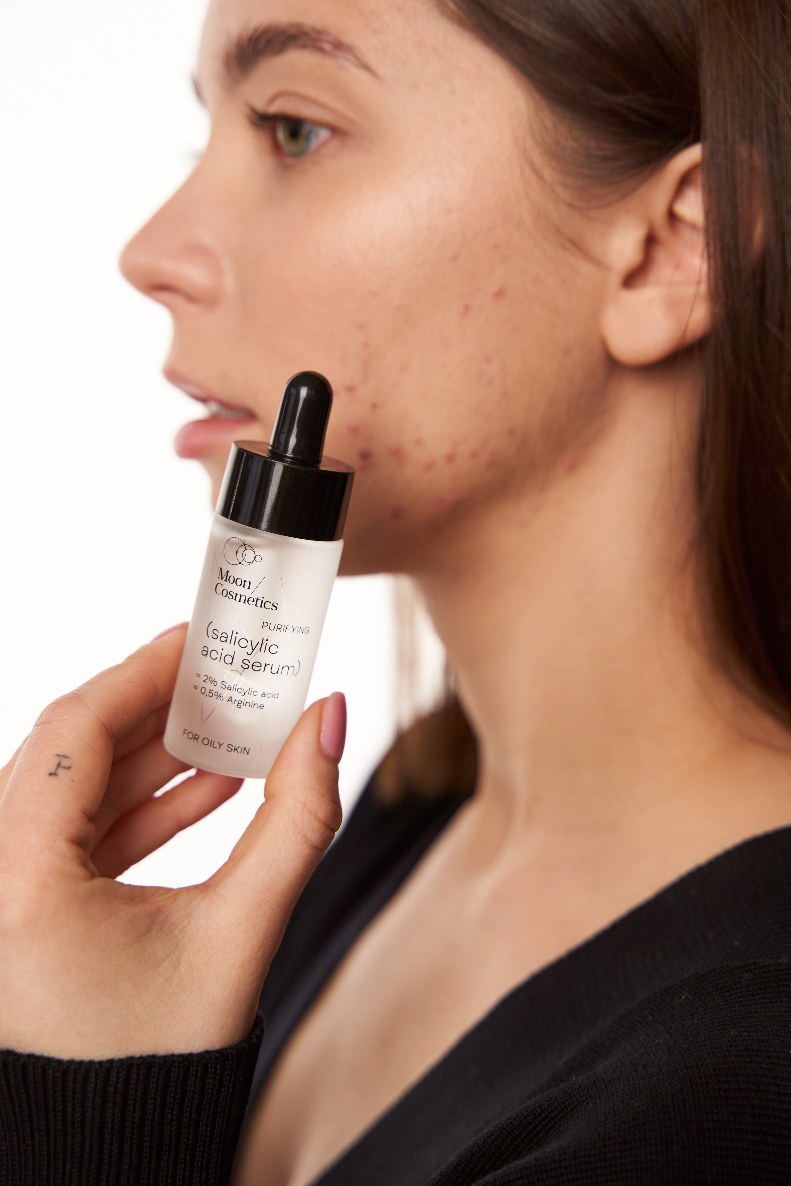 Moon Cosmetics kosmetikos fotosesija studijoje. Fotografas Jevgenijus Misevič — misevicphoto.com