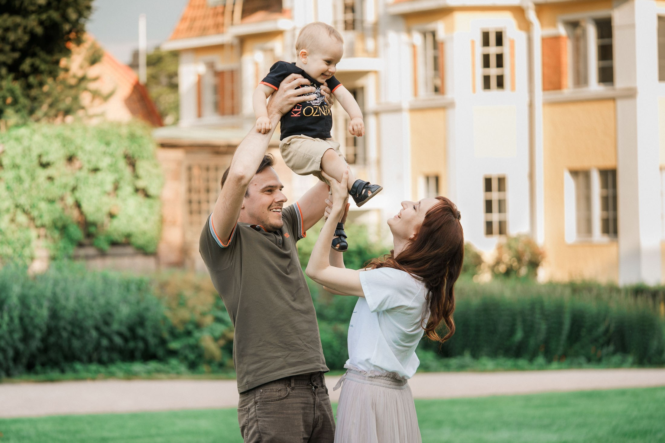 Lapsi- ja perhekuvaus Eiranrannassa ja Juhani Ahon puistossa