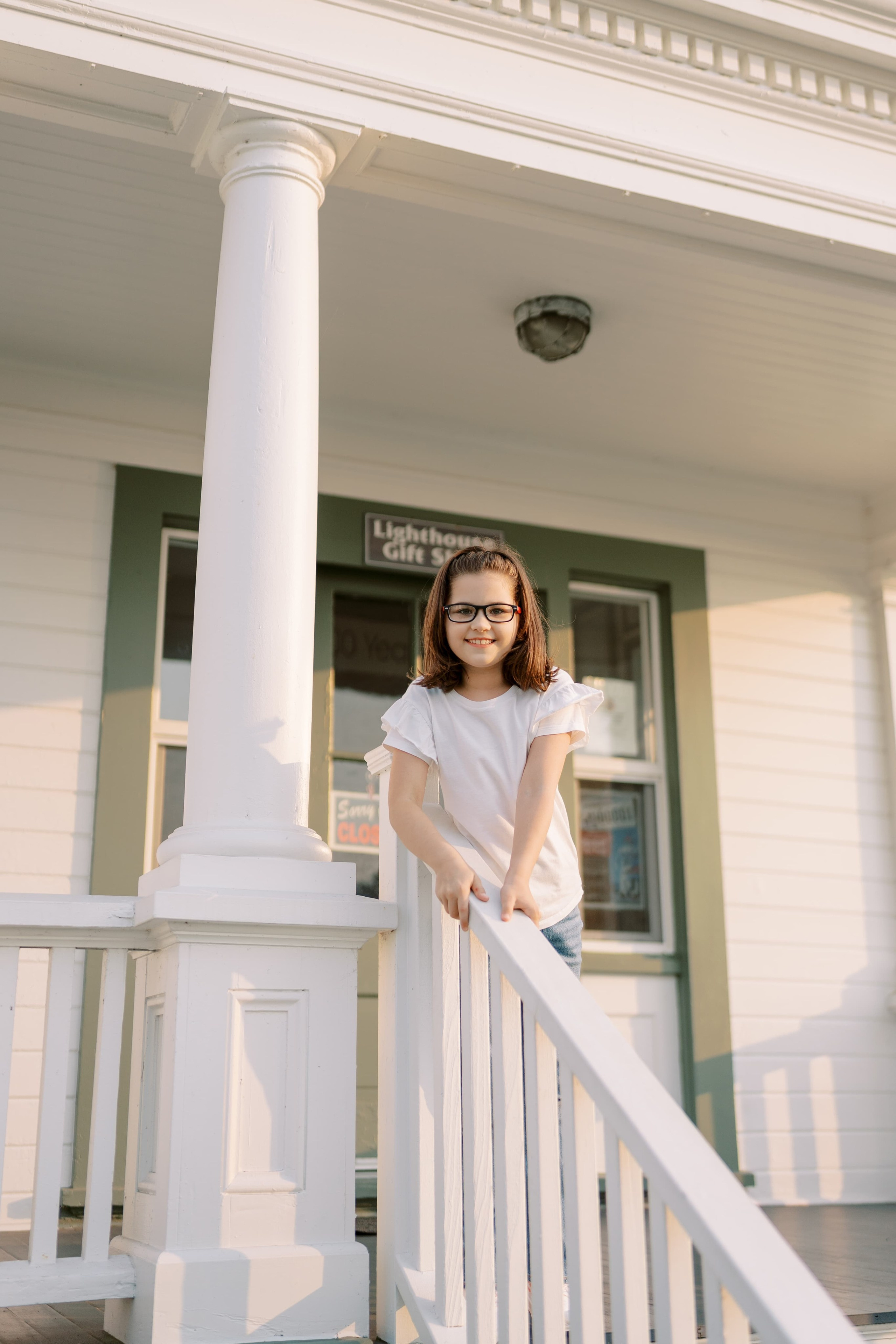 Family photoshoot. Vitalina with her family. August 2024. Lighthouse in Mukilteo. EVAN ARISTOV WEDDING PHOTOGRAPHY — Seattle Wedding Photographer