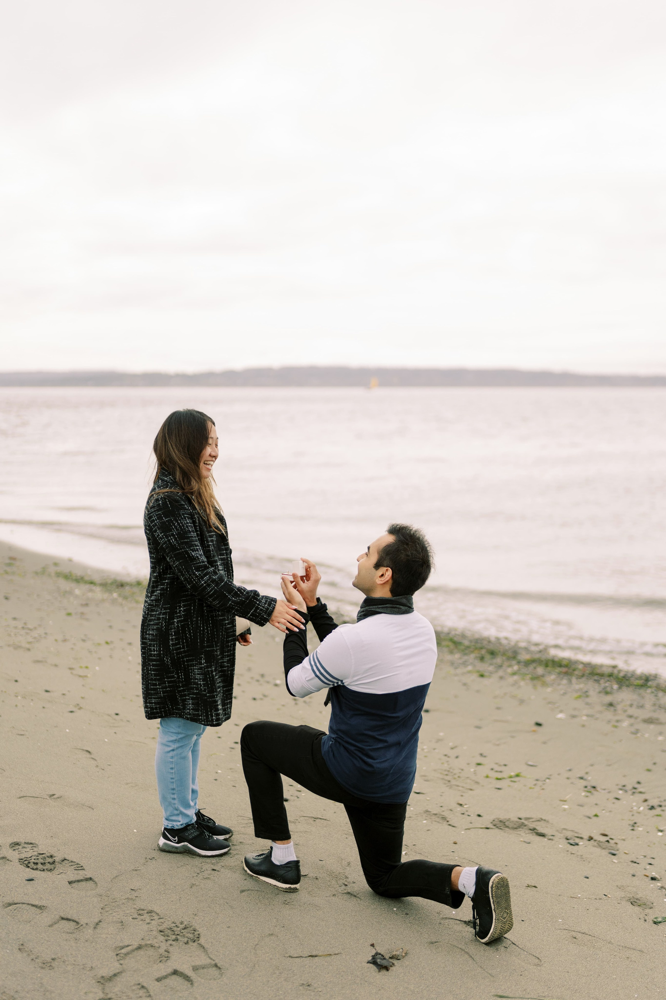 Proposal. December 2024. Alki Point Lighthouse, Washington state. EVAN ARISTOV WEDDING PHOTOGRAPHY — Seattle Wedding Photographer