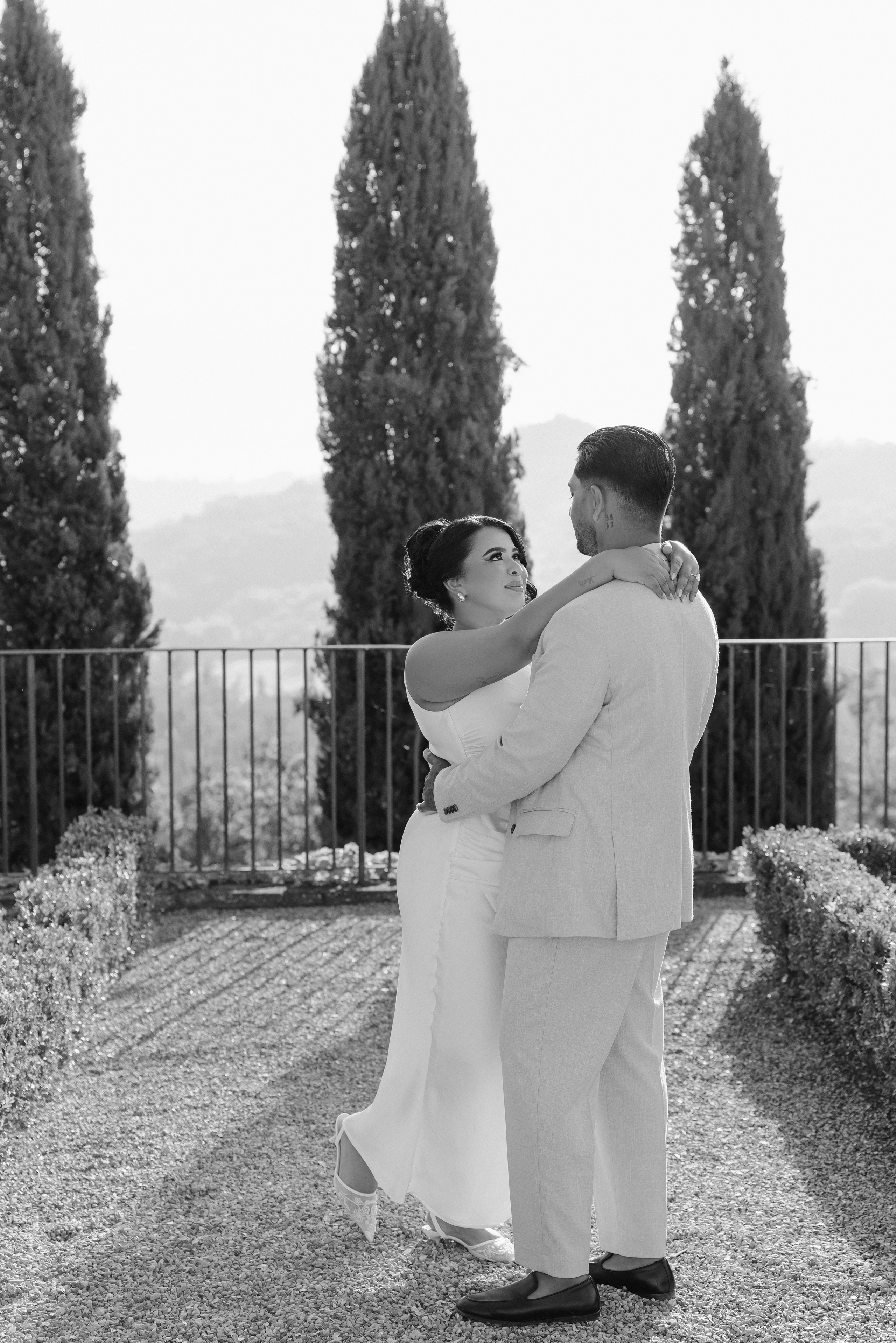 Pre-wedding in Tuscany. Wedding photographer Italy