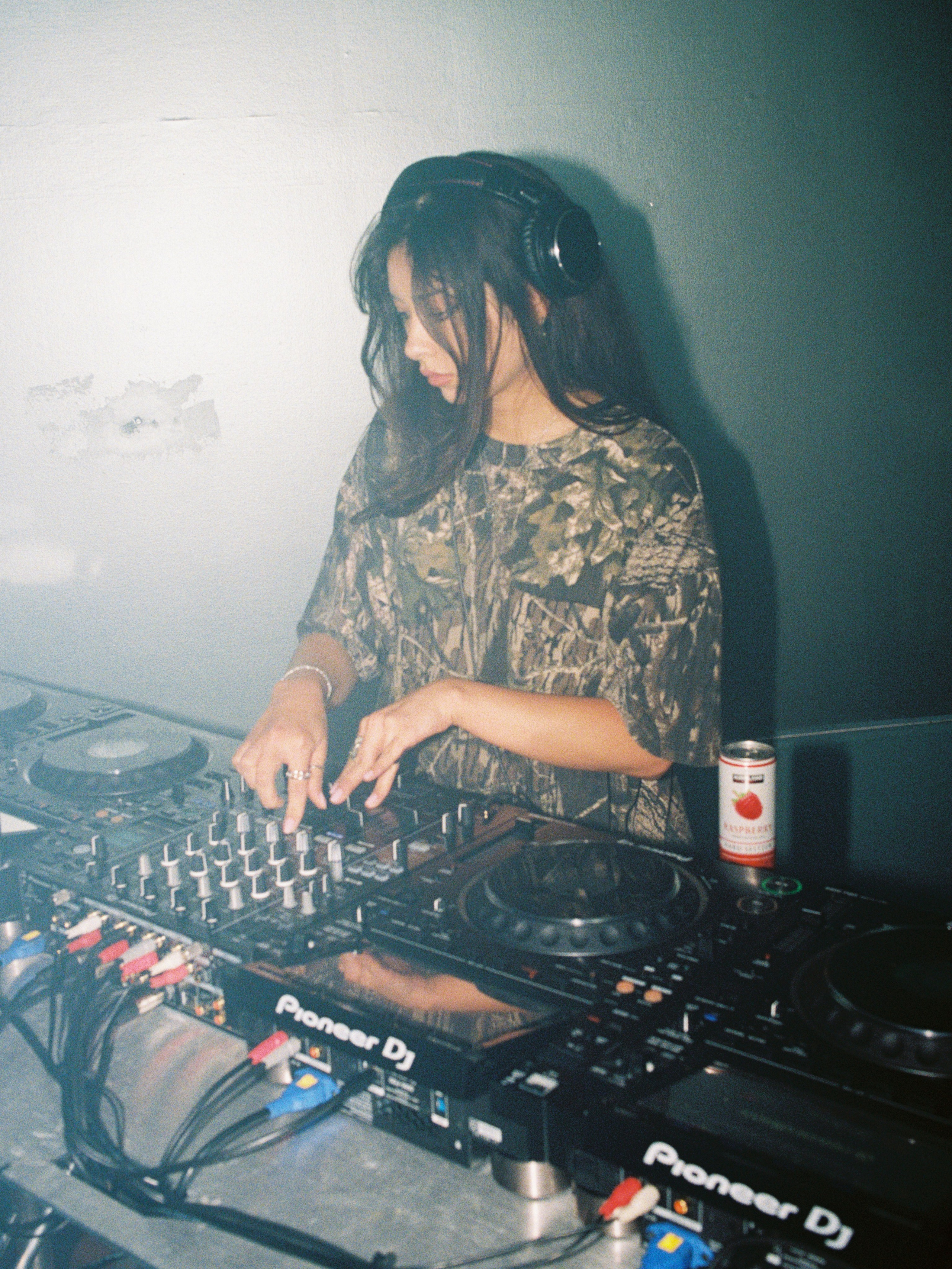 MUSIC AND EVENT. 35mm Photography by Brad Zgonena based in Chicago, IL