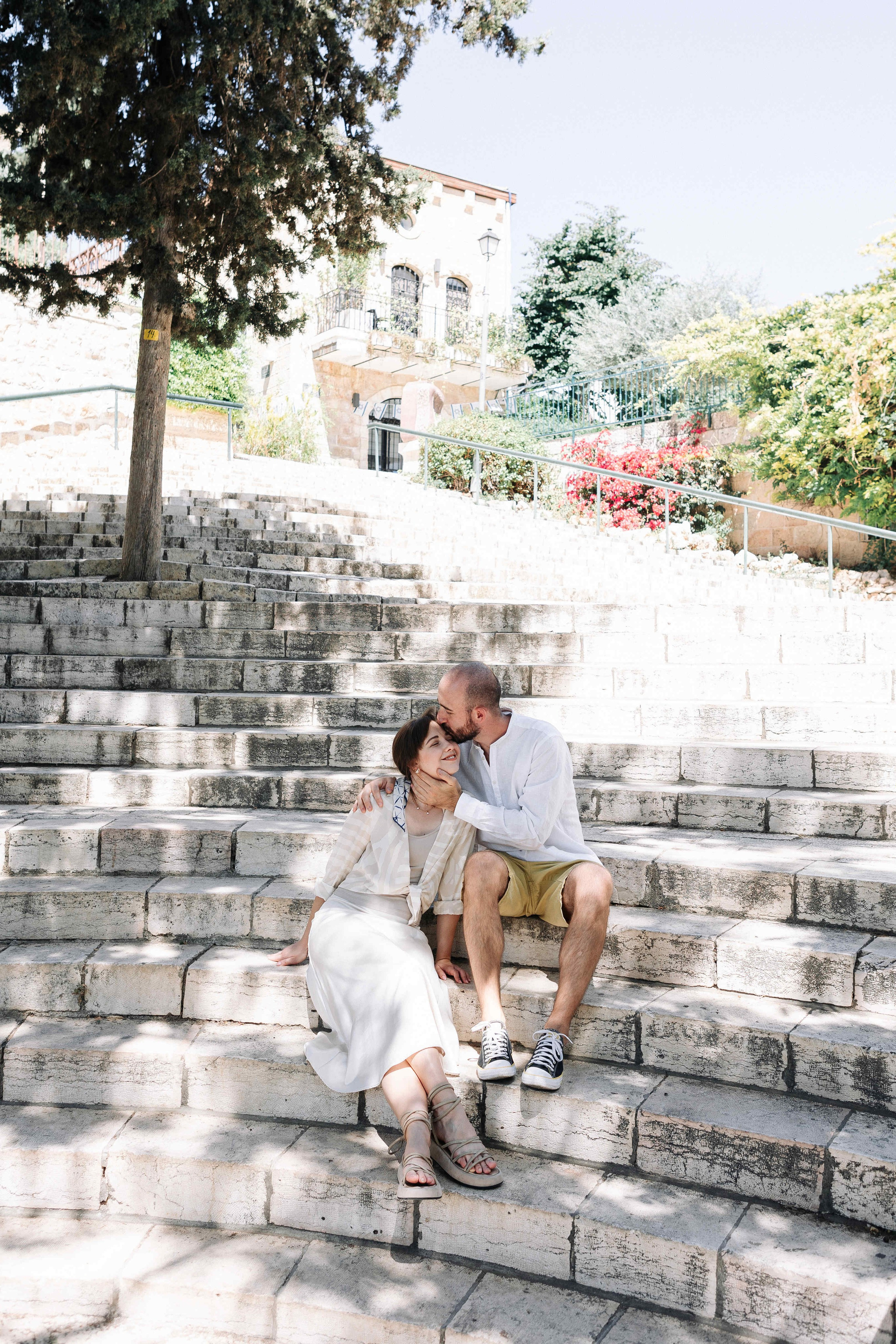 A MONTH AFTER THE WEDDING (morning). PHOTOGRAPHER IN ISRAEL