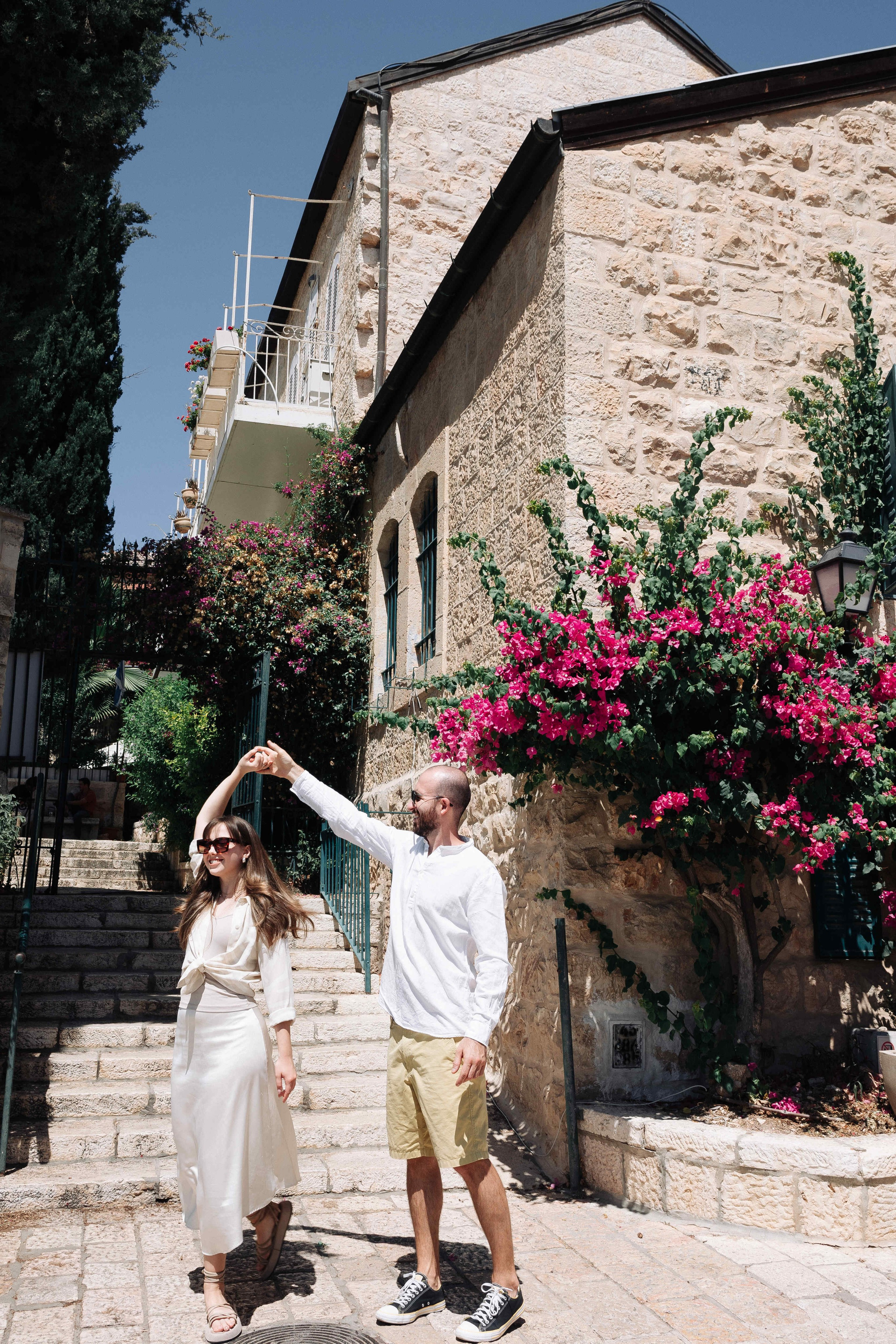 A MONTH AFTER THE WEDDING (morning). PHOTOGRAPHER IN ISRAEL